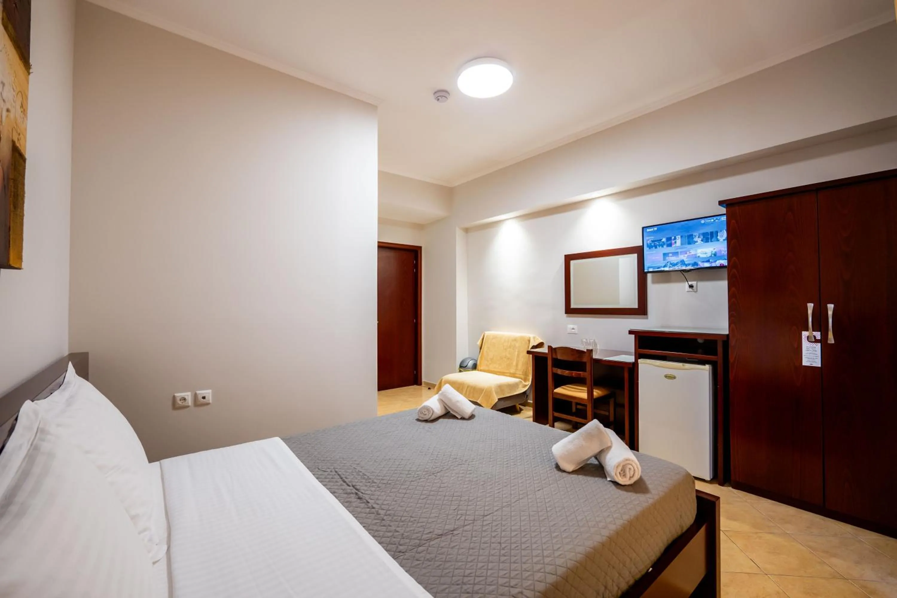 Bed in Hotel Milo Ksamil