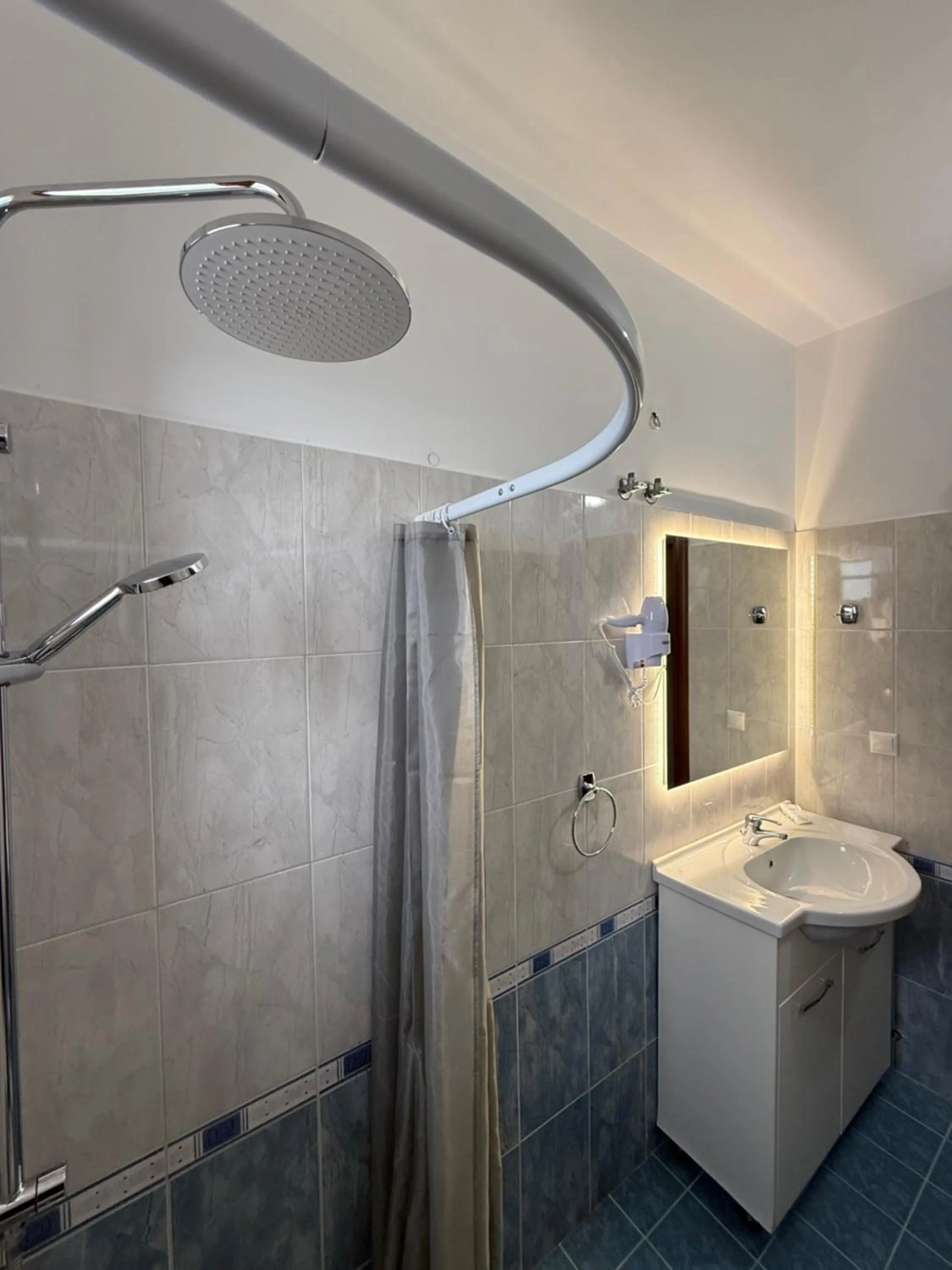 Shower in Hotel Milo Ksamil