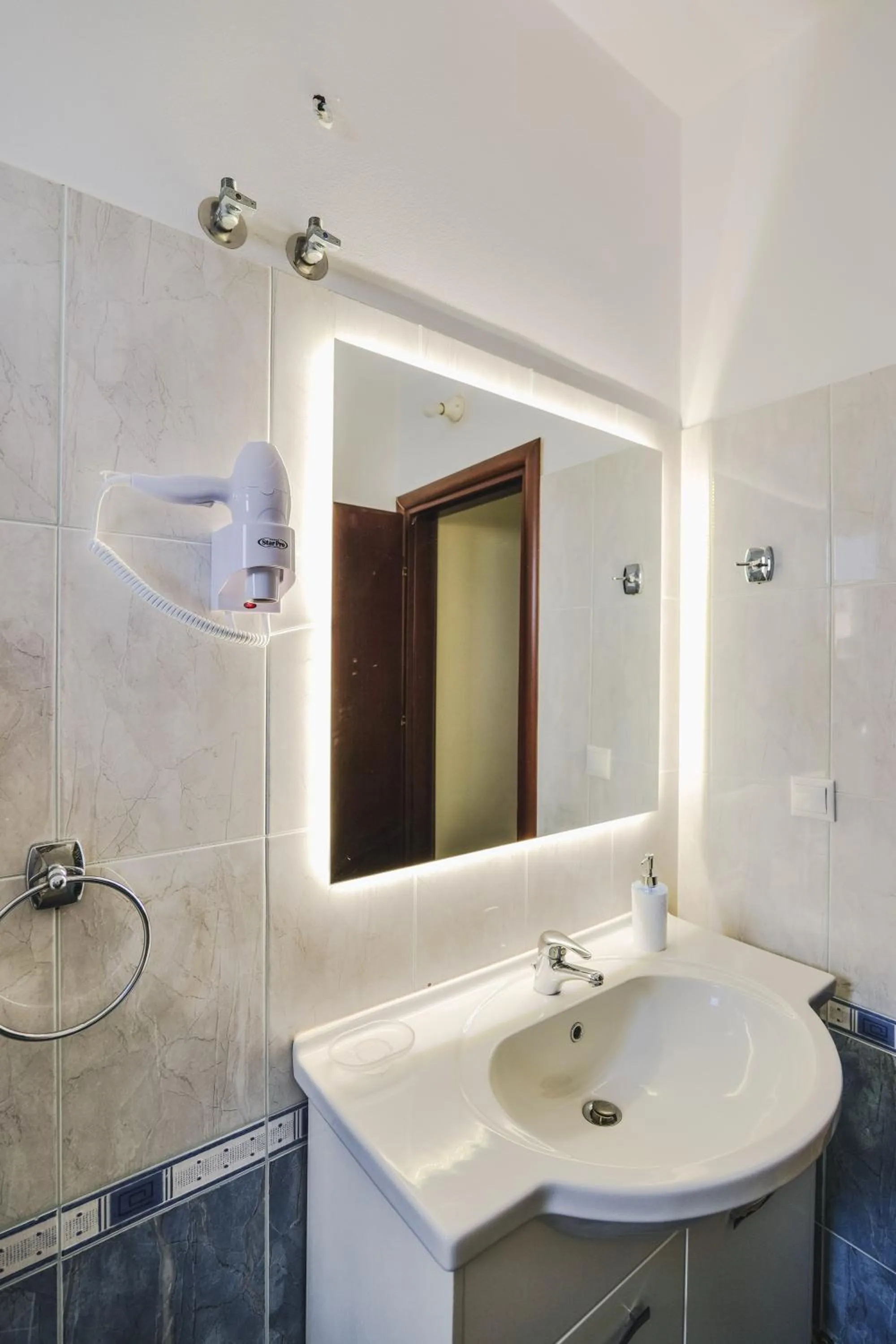 Bathroom in Hotel Milo Ksamil