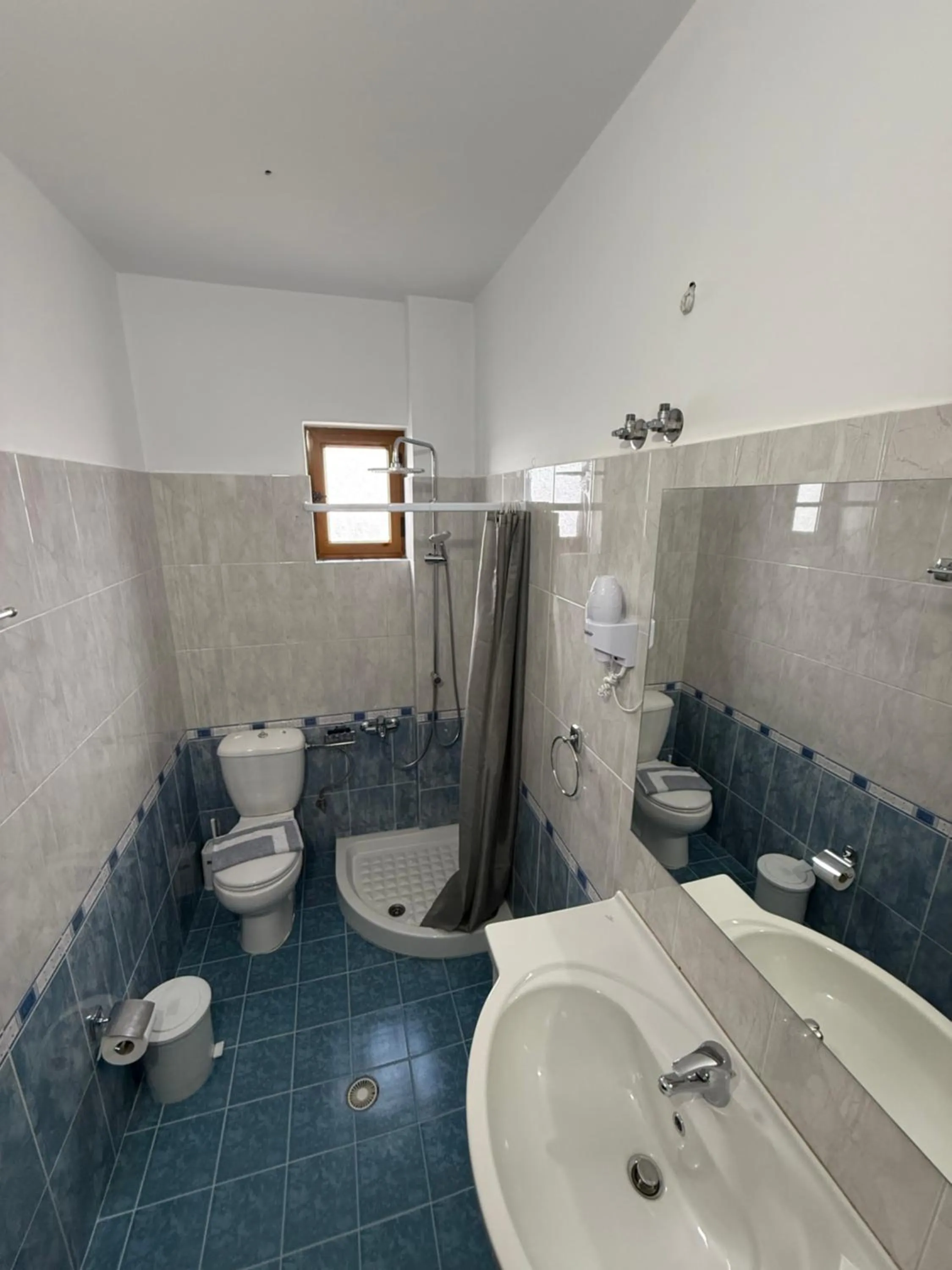 Shower in Hotel Milo Ksamil