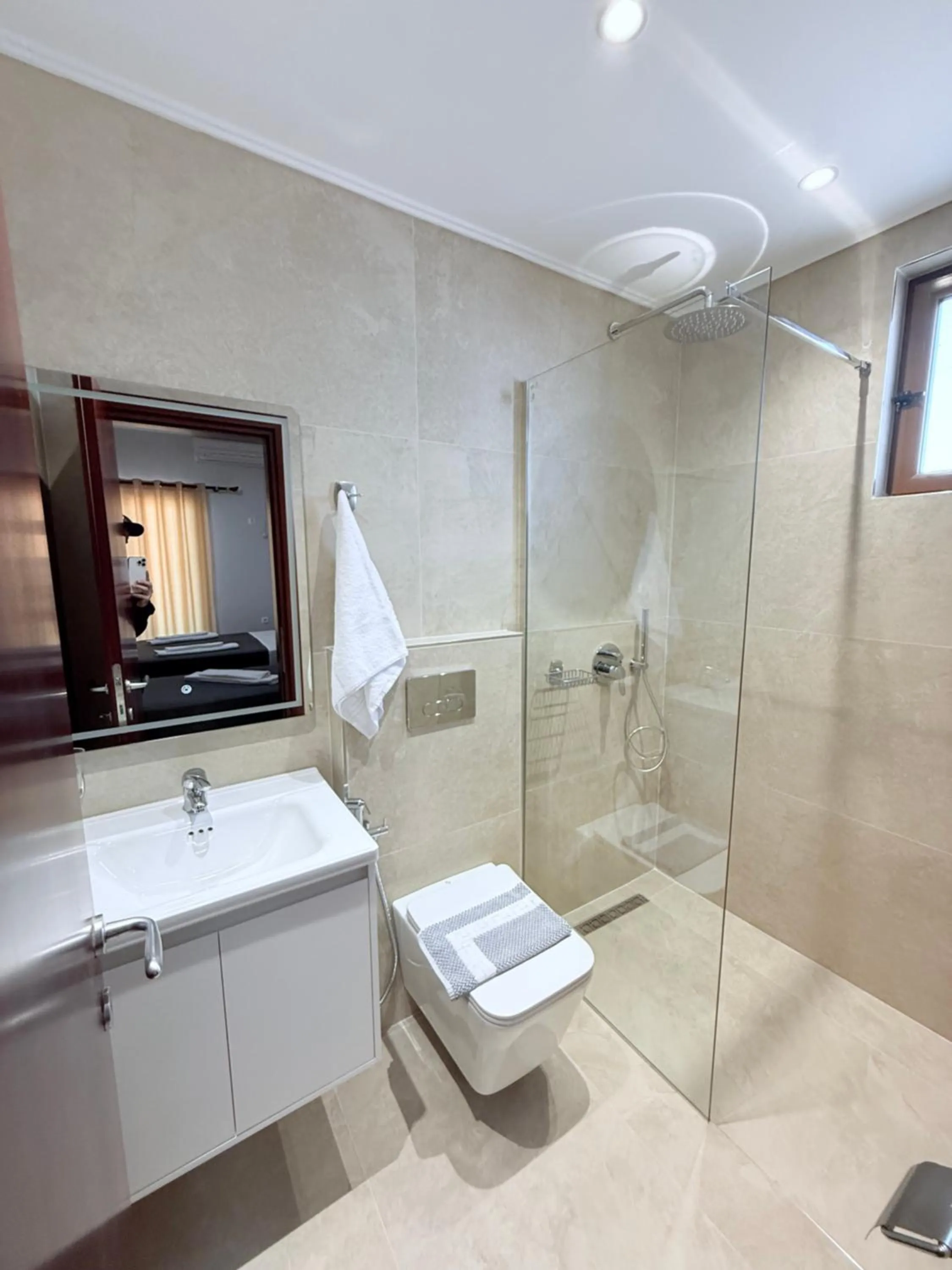 Shower in Hotel Milo Ksamil