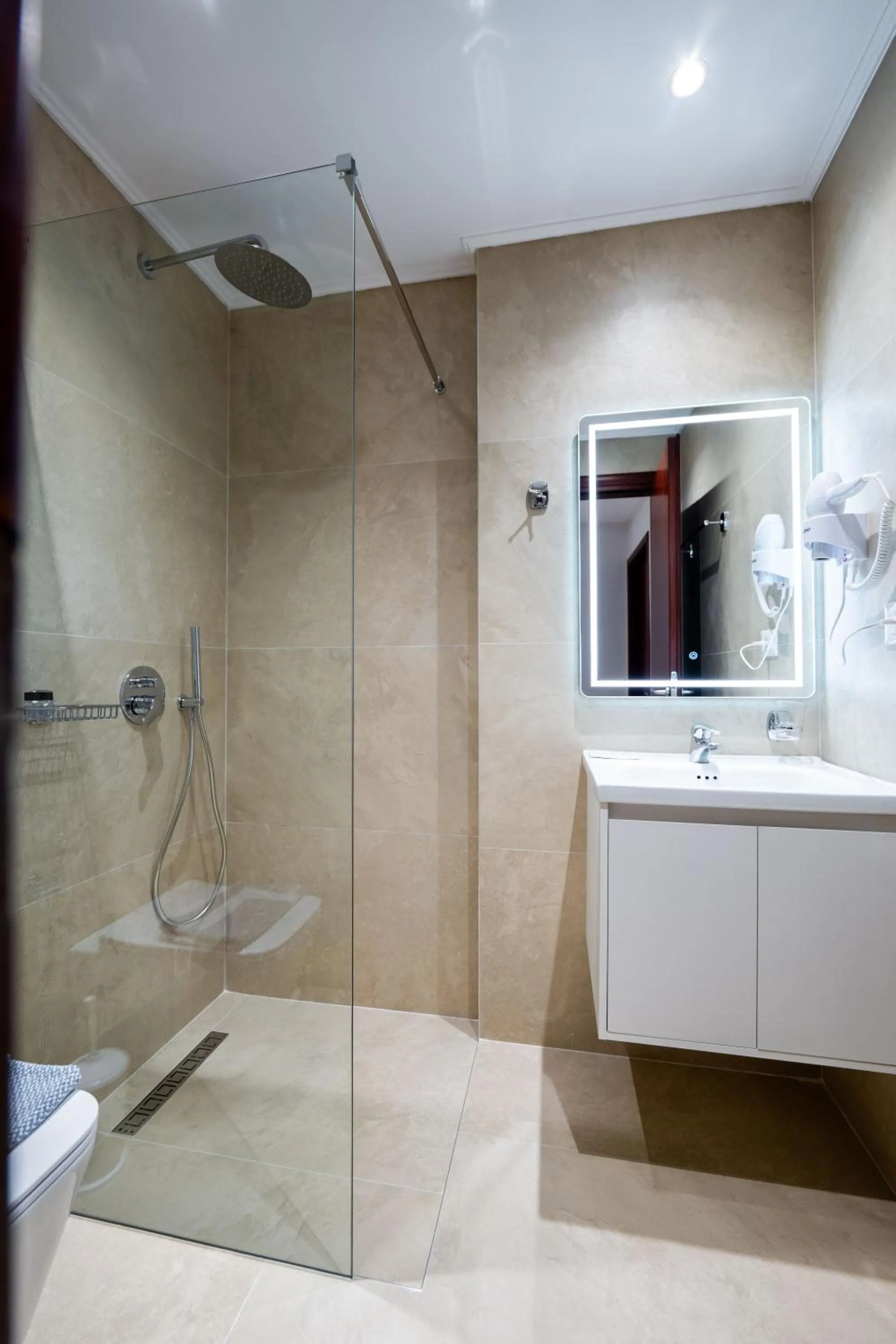 Shower in Hotel Milo Ksamil