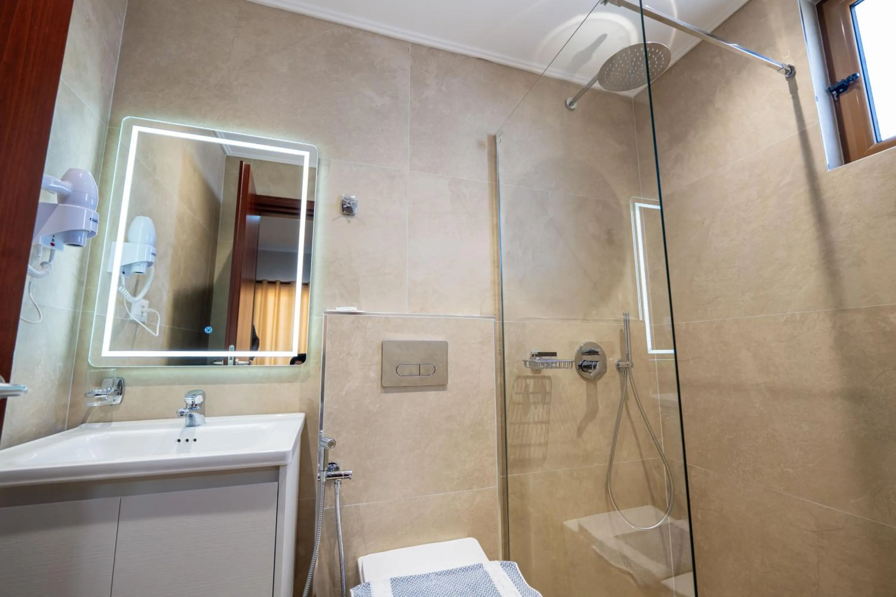 Bathroom in Hotel Milo Ksamil