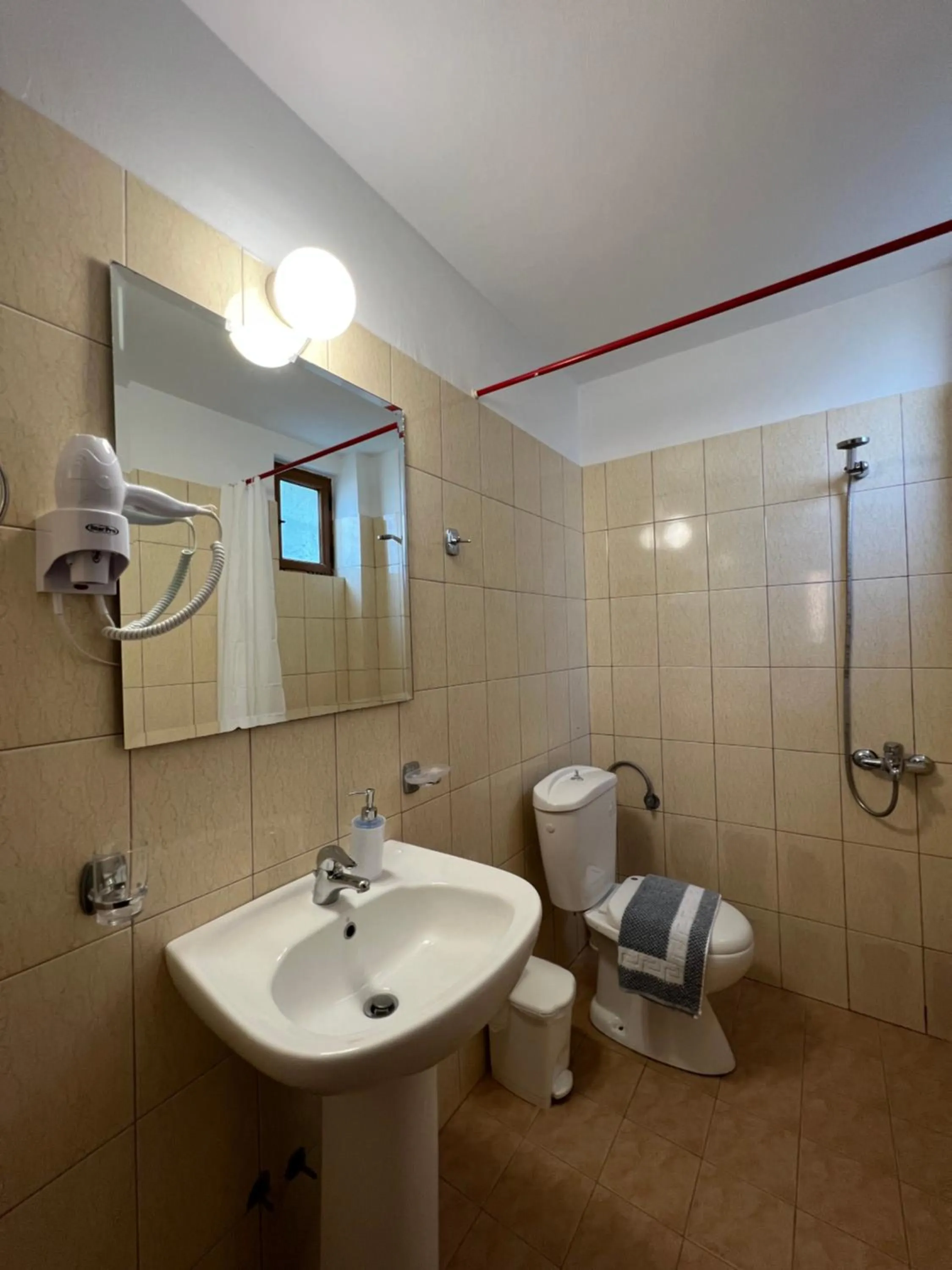 Shower in Hotel Milo Ksamil