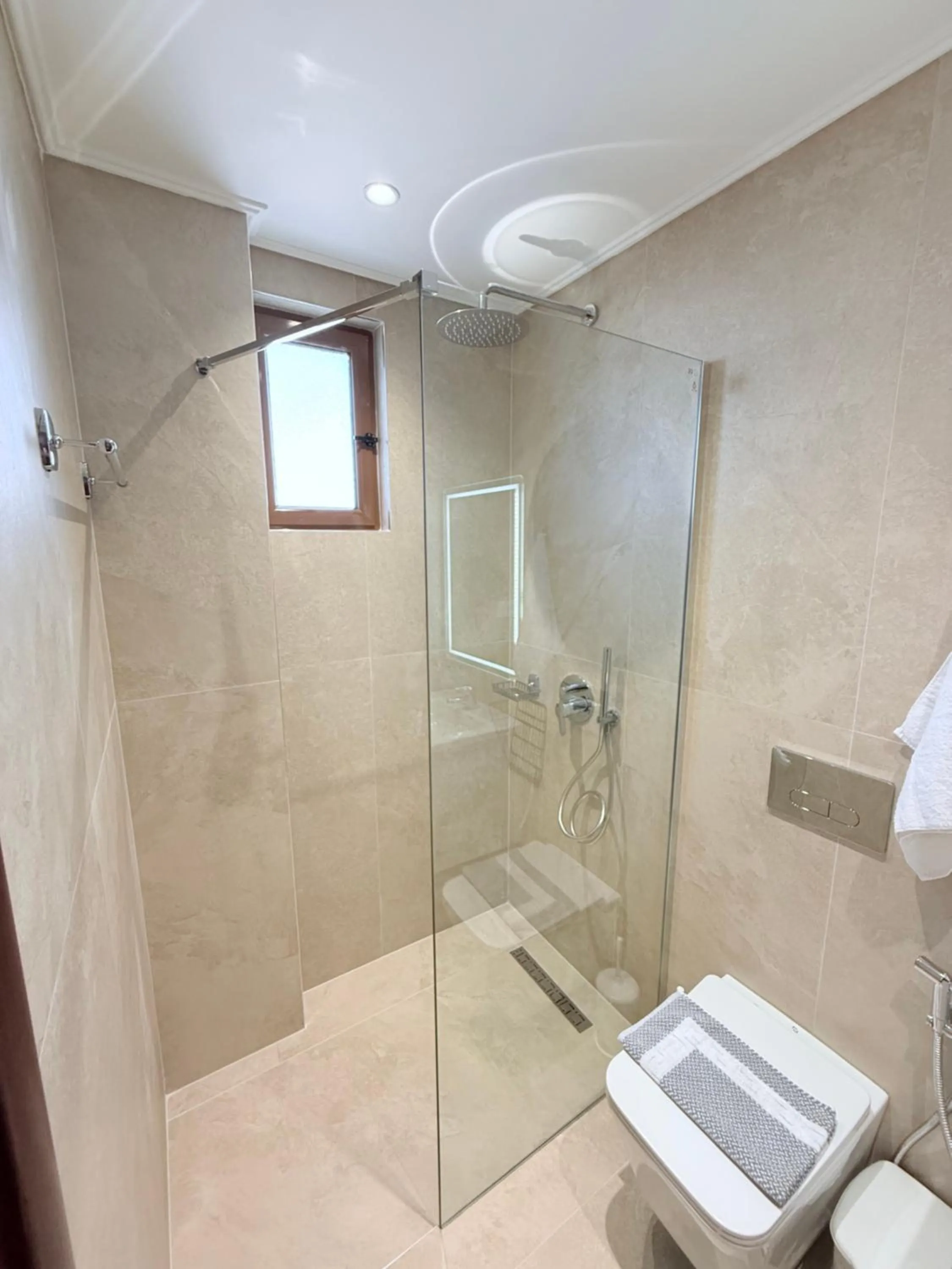 Shower in Hotel Milo Ksamil