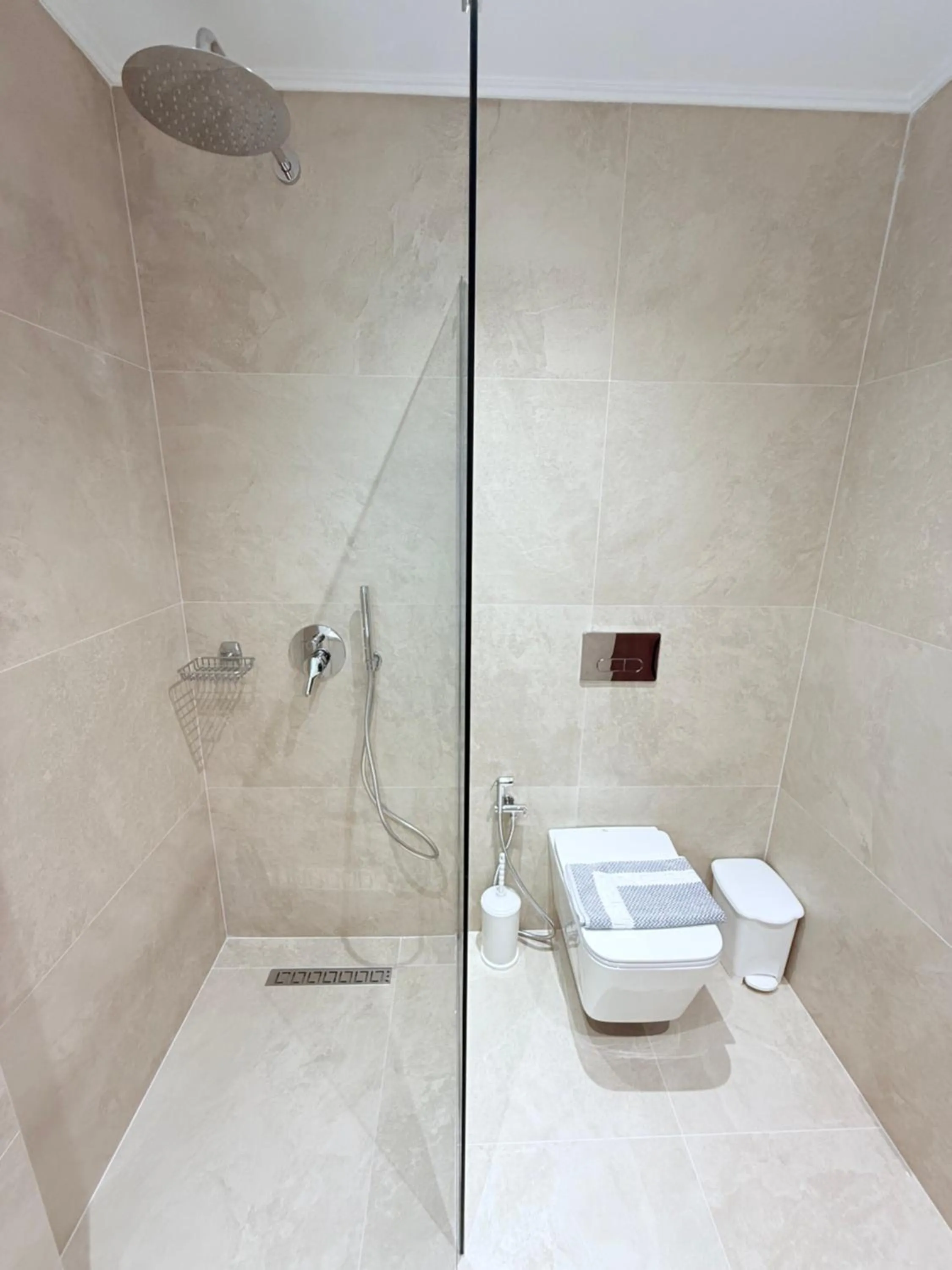 Shower in Hotel Milo Ksamil