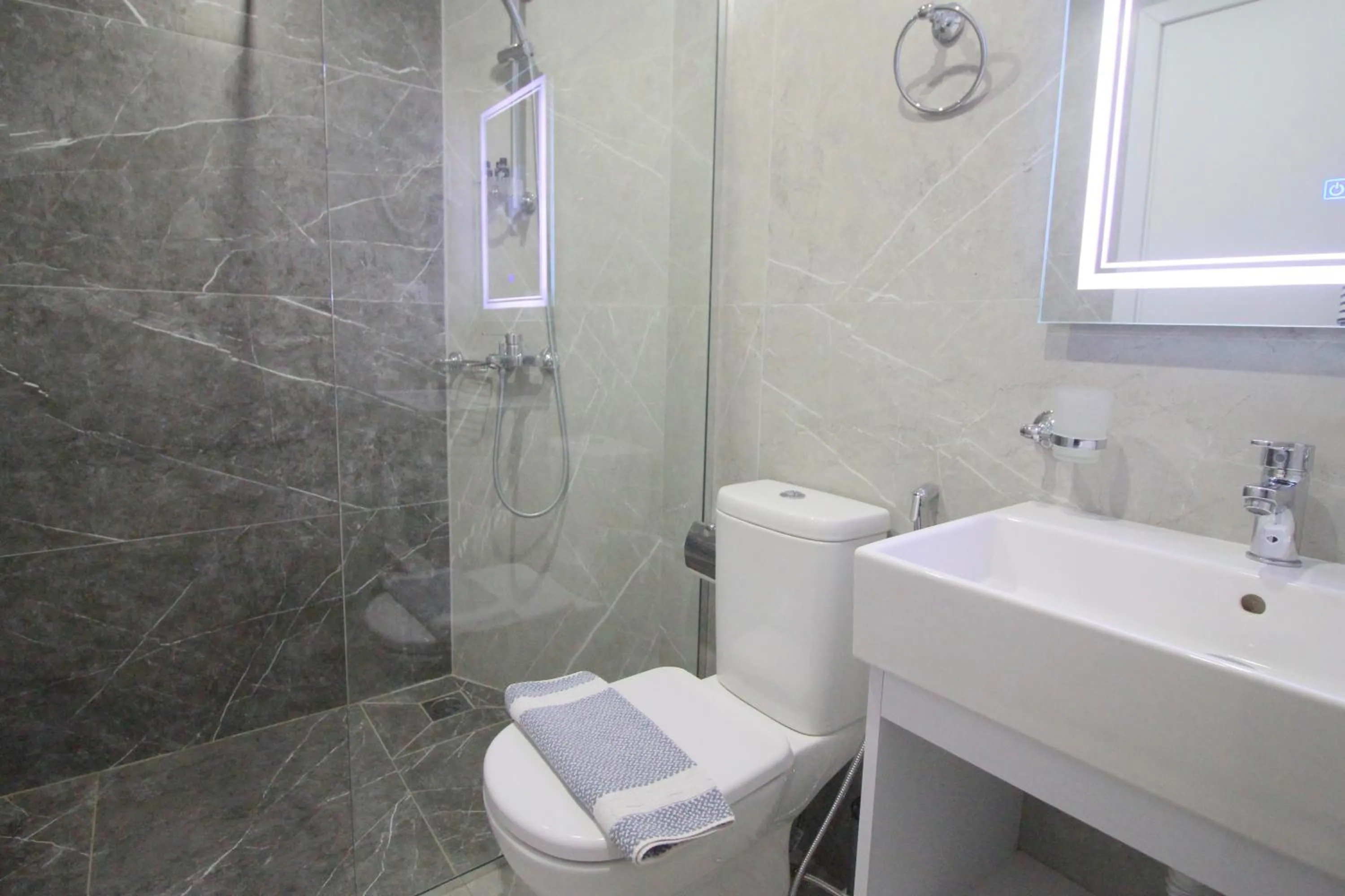 Bathroom in Hotel Milo Ksamil