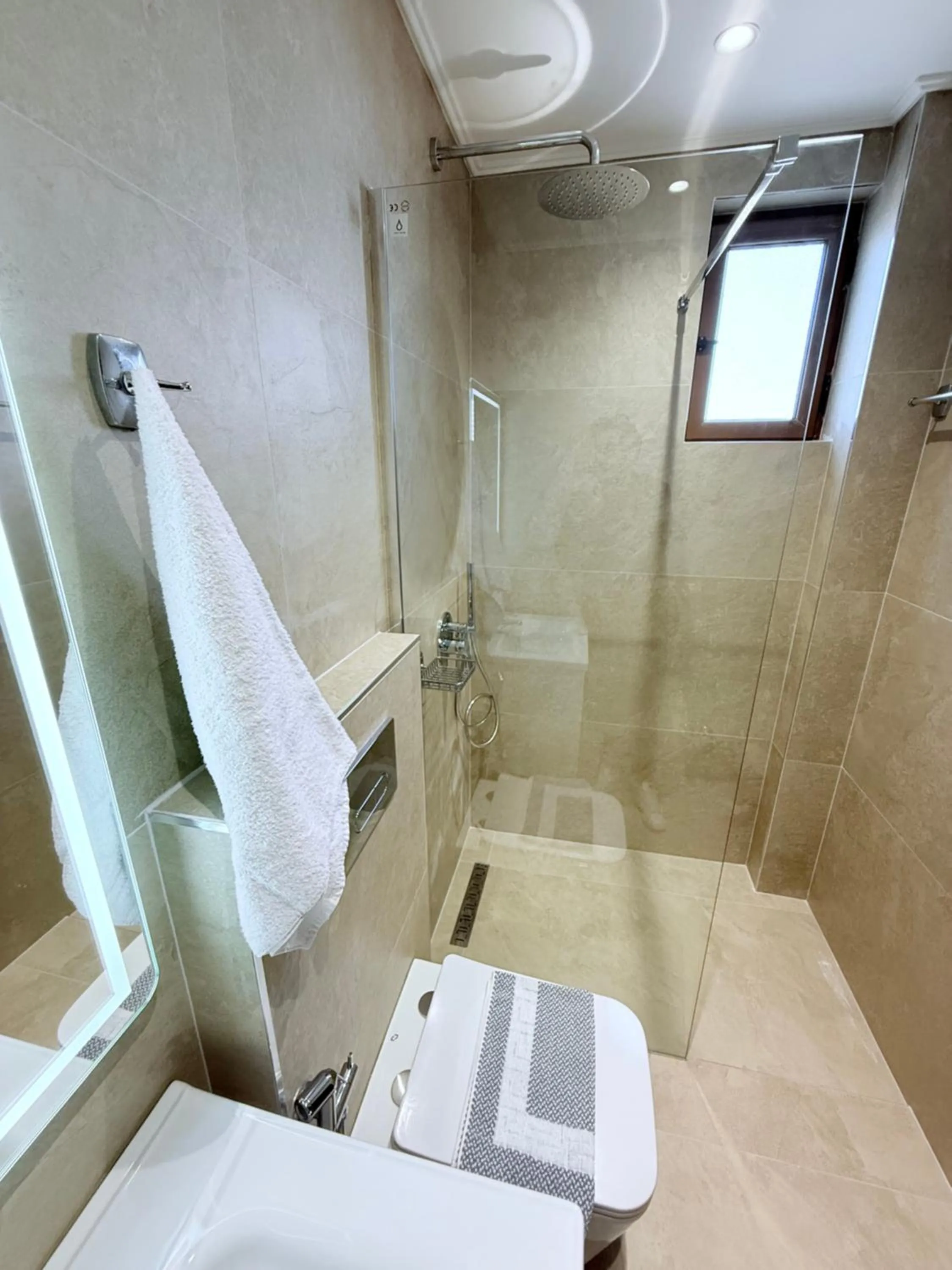 Shower in Hotel Milo Ksamil