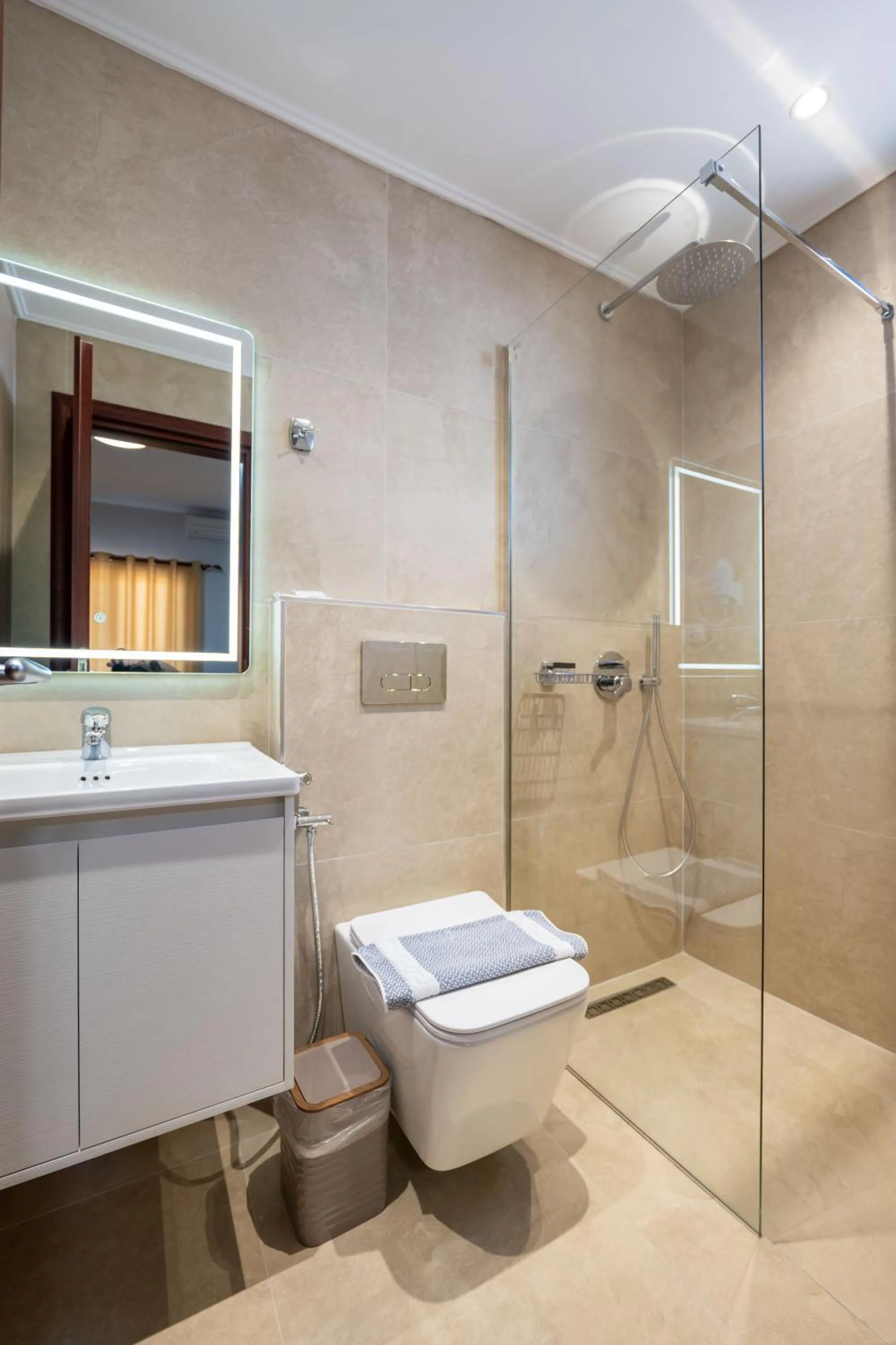 Shower in Hotel Milo Ksamil