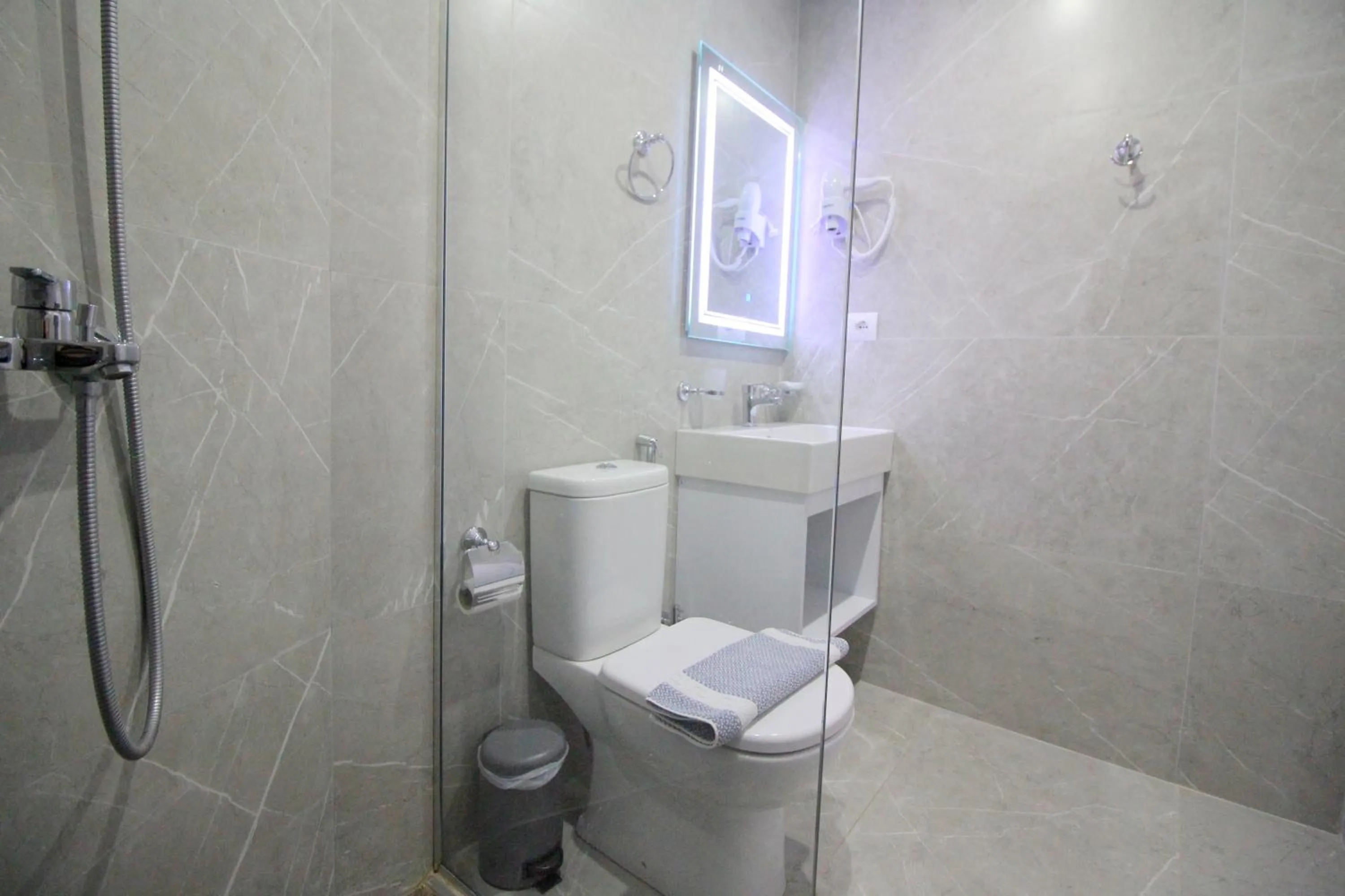 Bathroom in Hotel Milo Ksamil