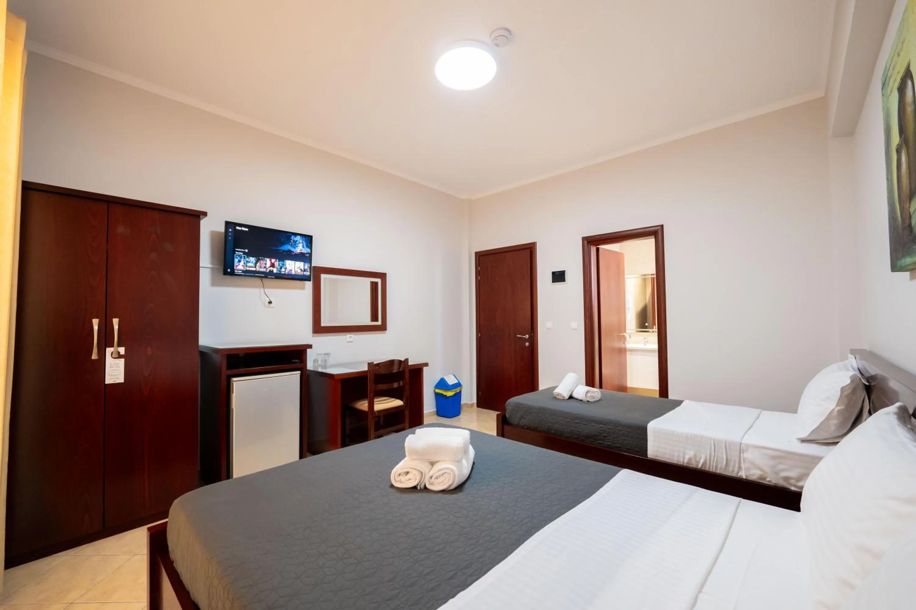 Bed in Hotel Milo Ksamil