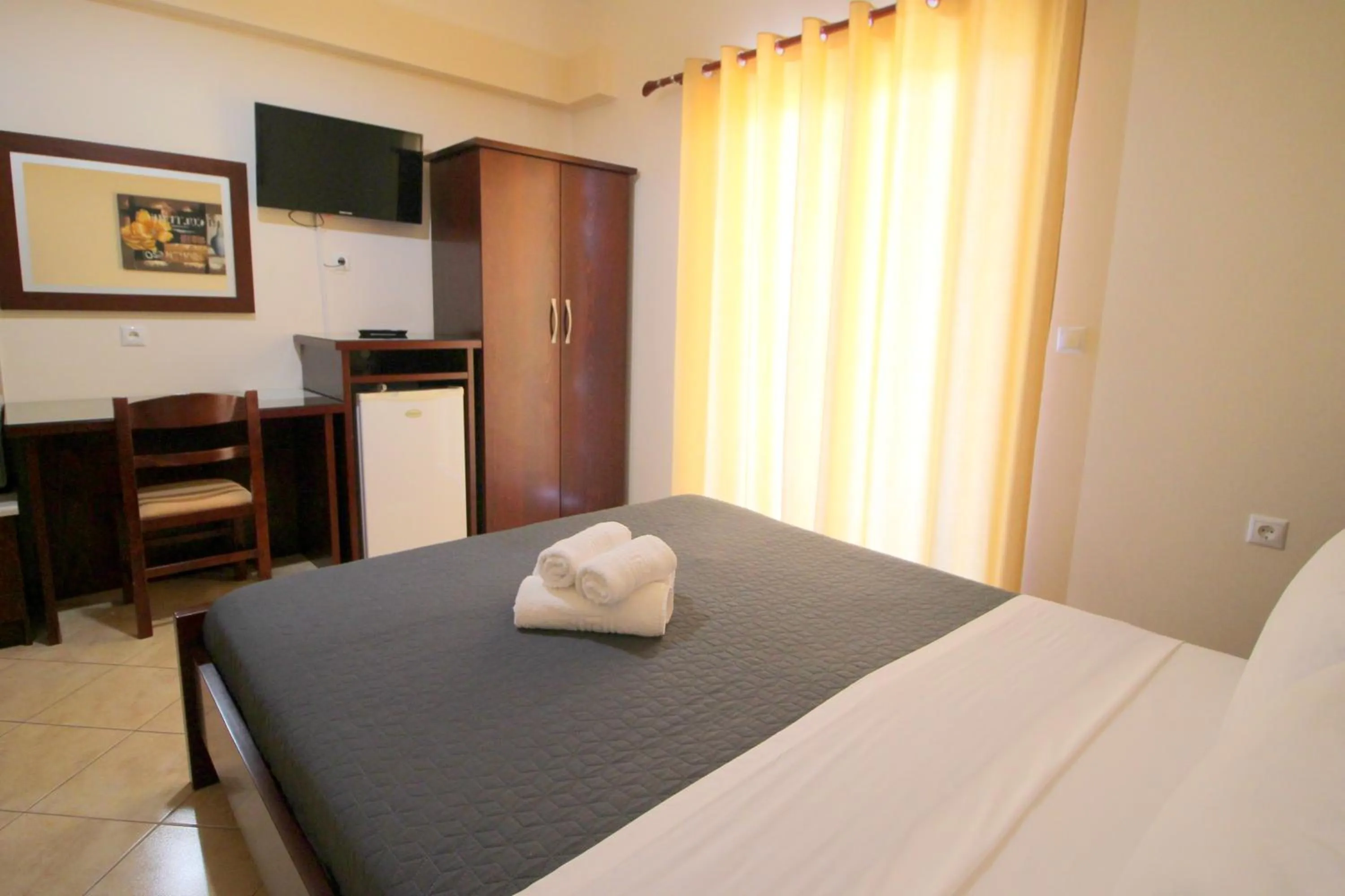 Bed in Hotel Milo Ksamil