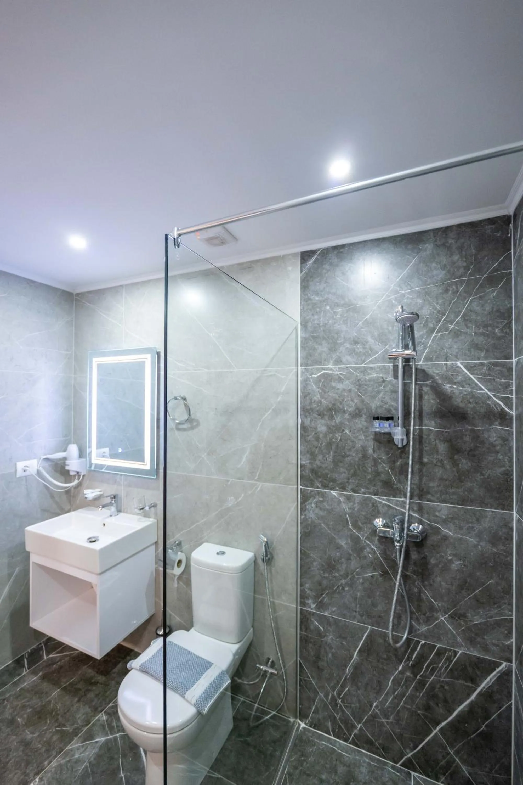 Shower in Hotel Milo Ksamil