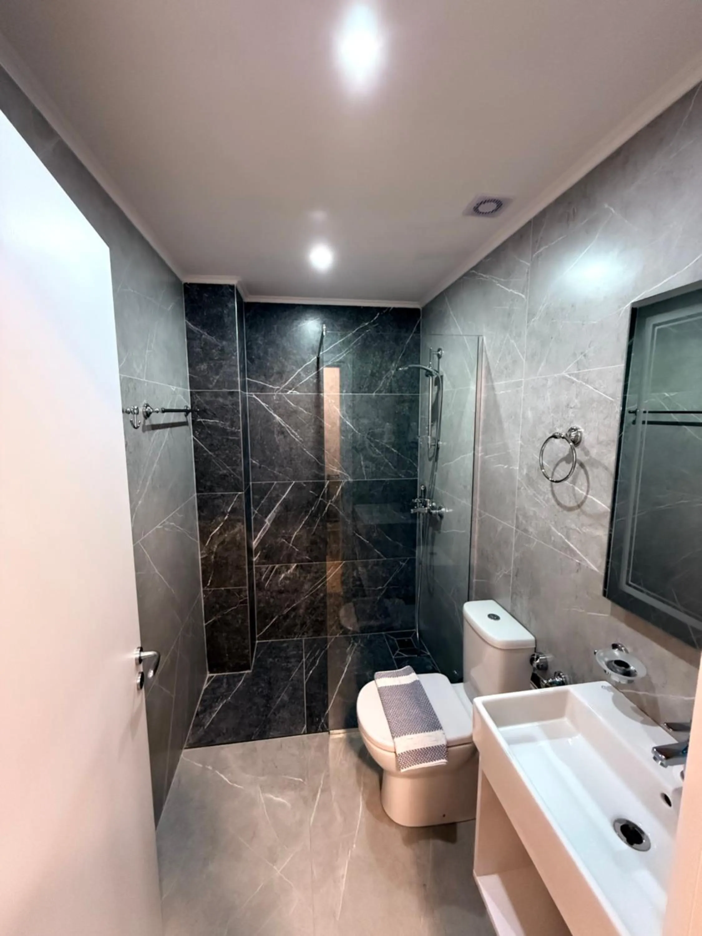 Shower in Hotel Milo Ksamil