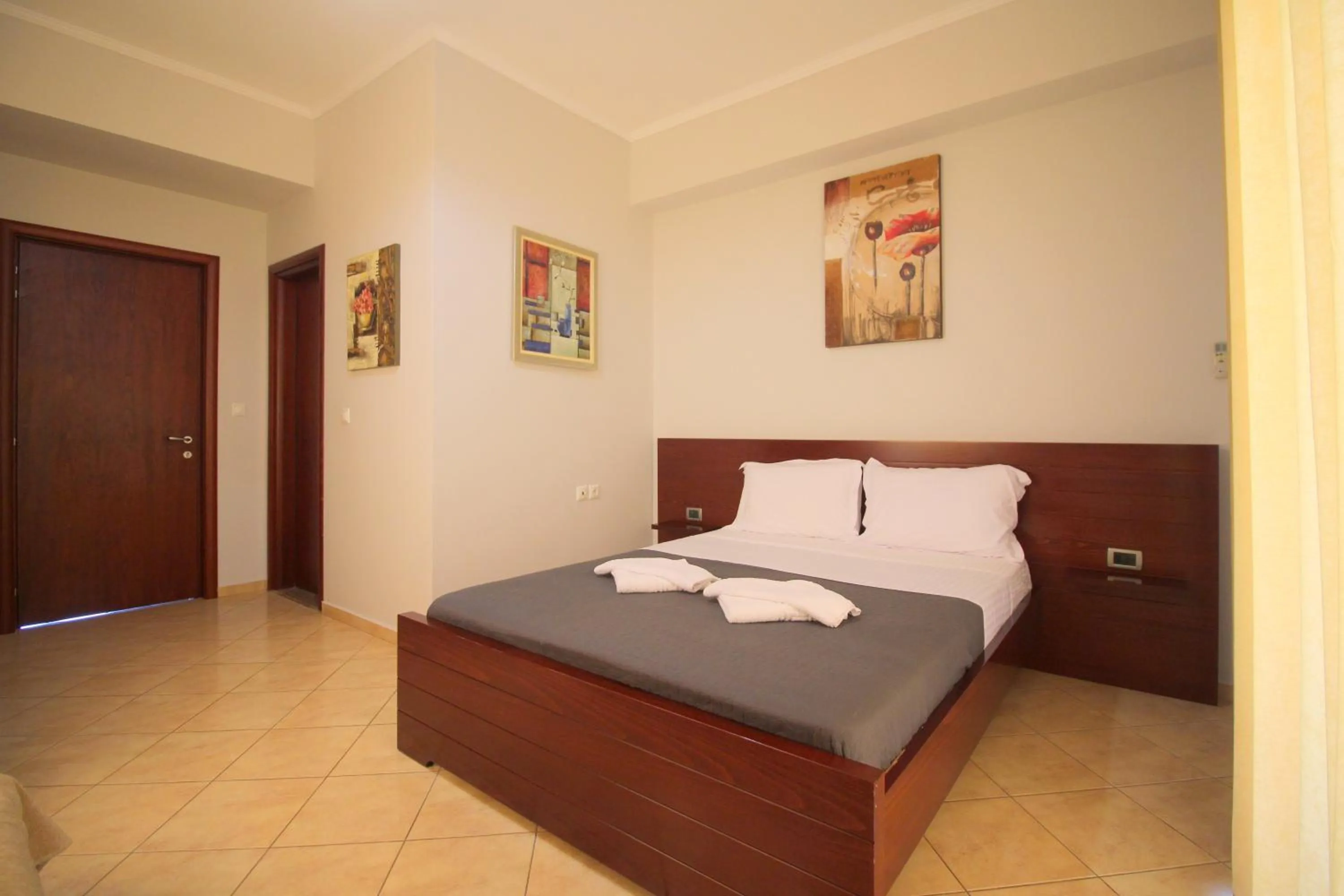 Bed in Hotel Milo Ksamil