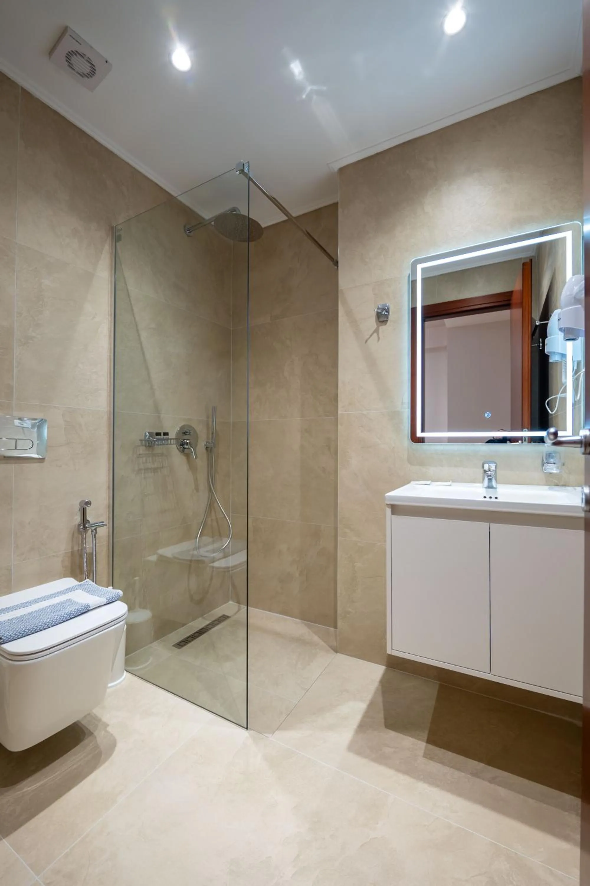 Shower in Hotel Milo Ksamil