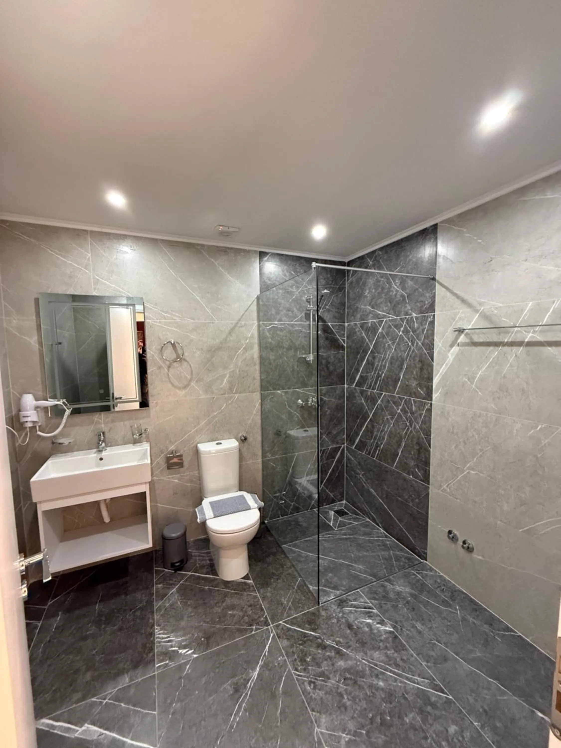 Shower in Hotel Milo Ksamil