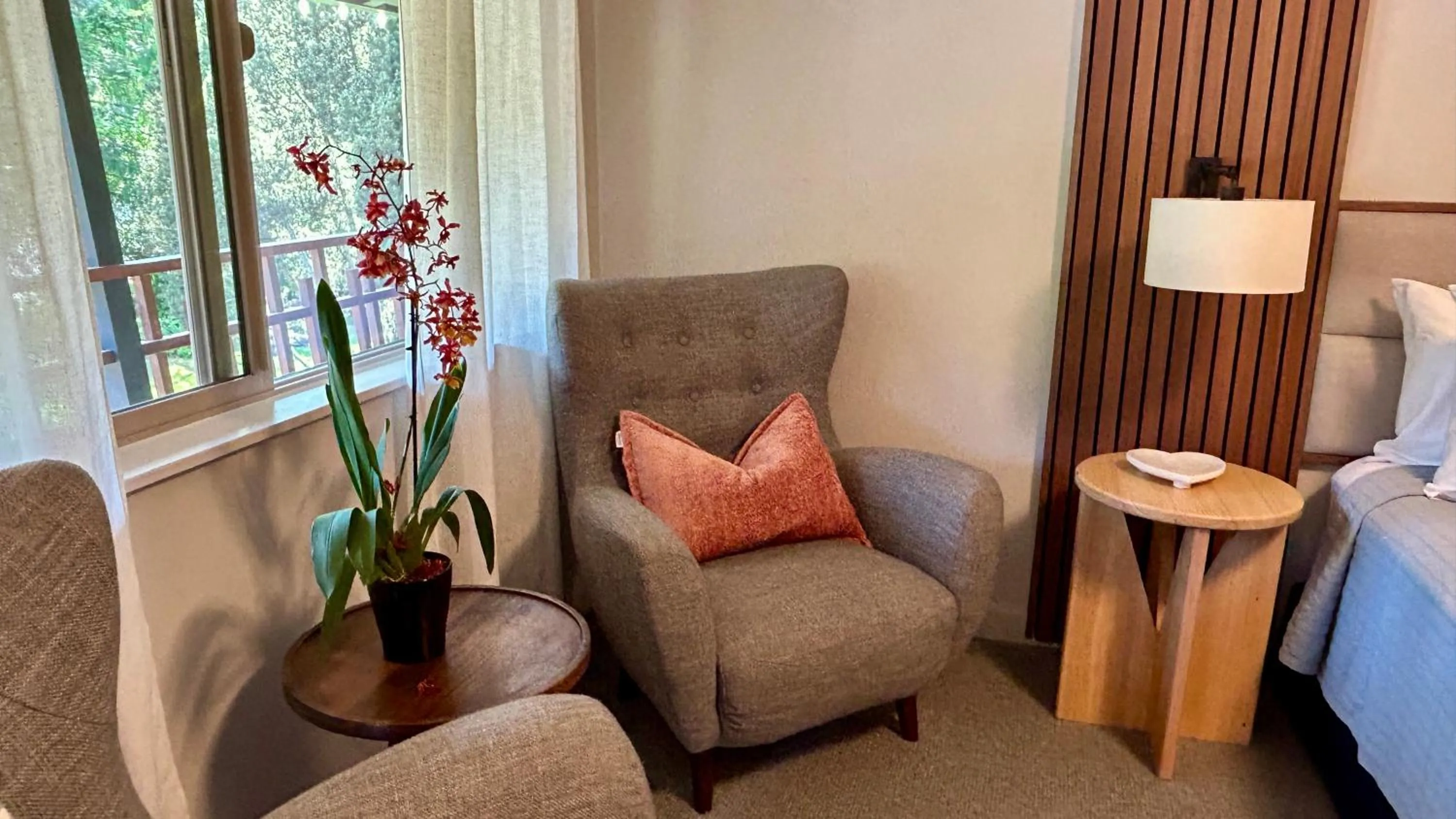 Deluxe King Room in Discovery Inn