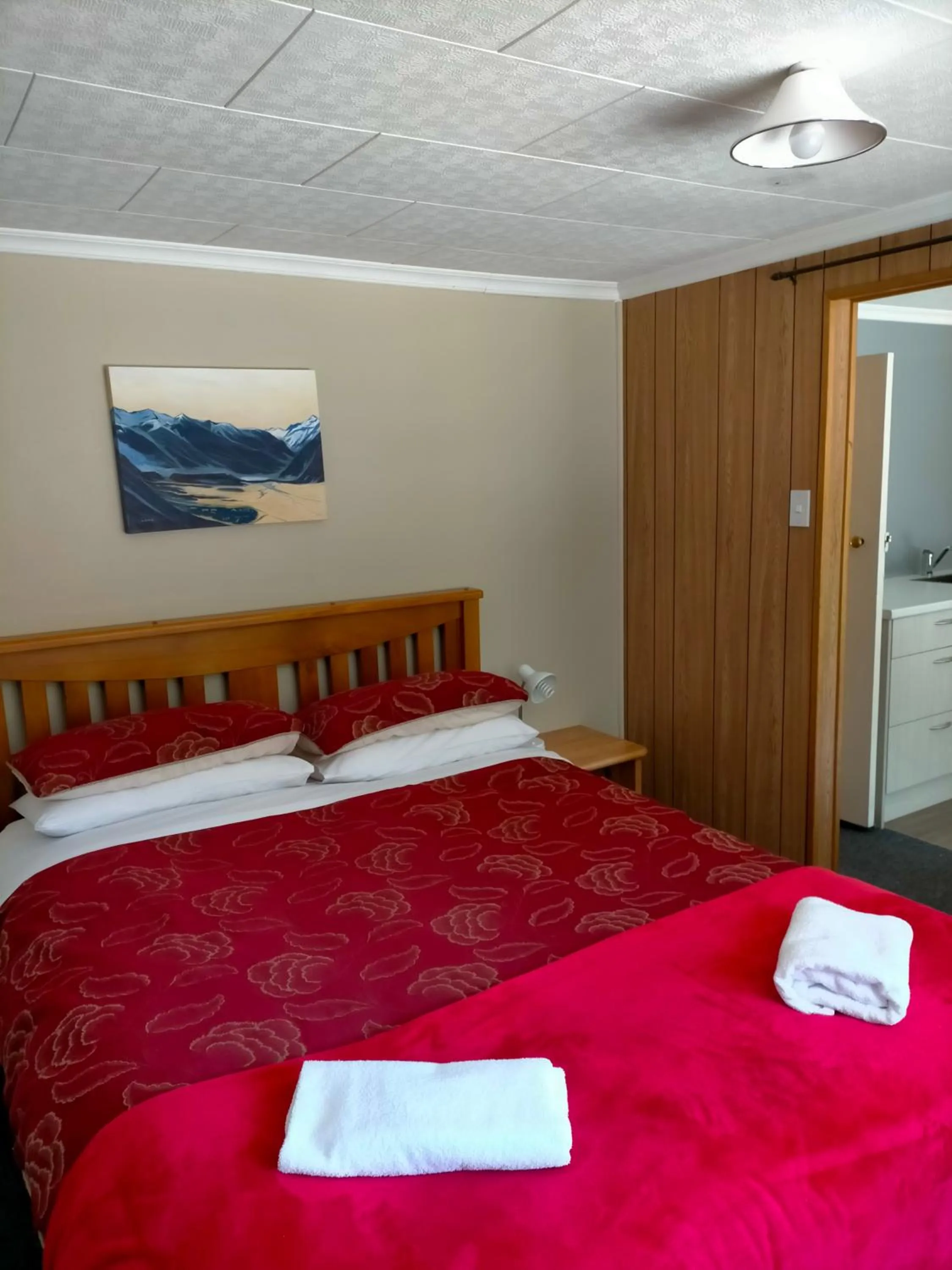 Bedroom, Bed in Arthur's Pass Alpine Motel