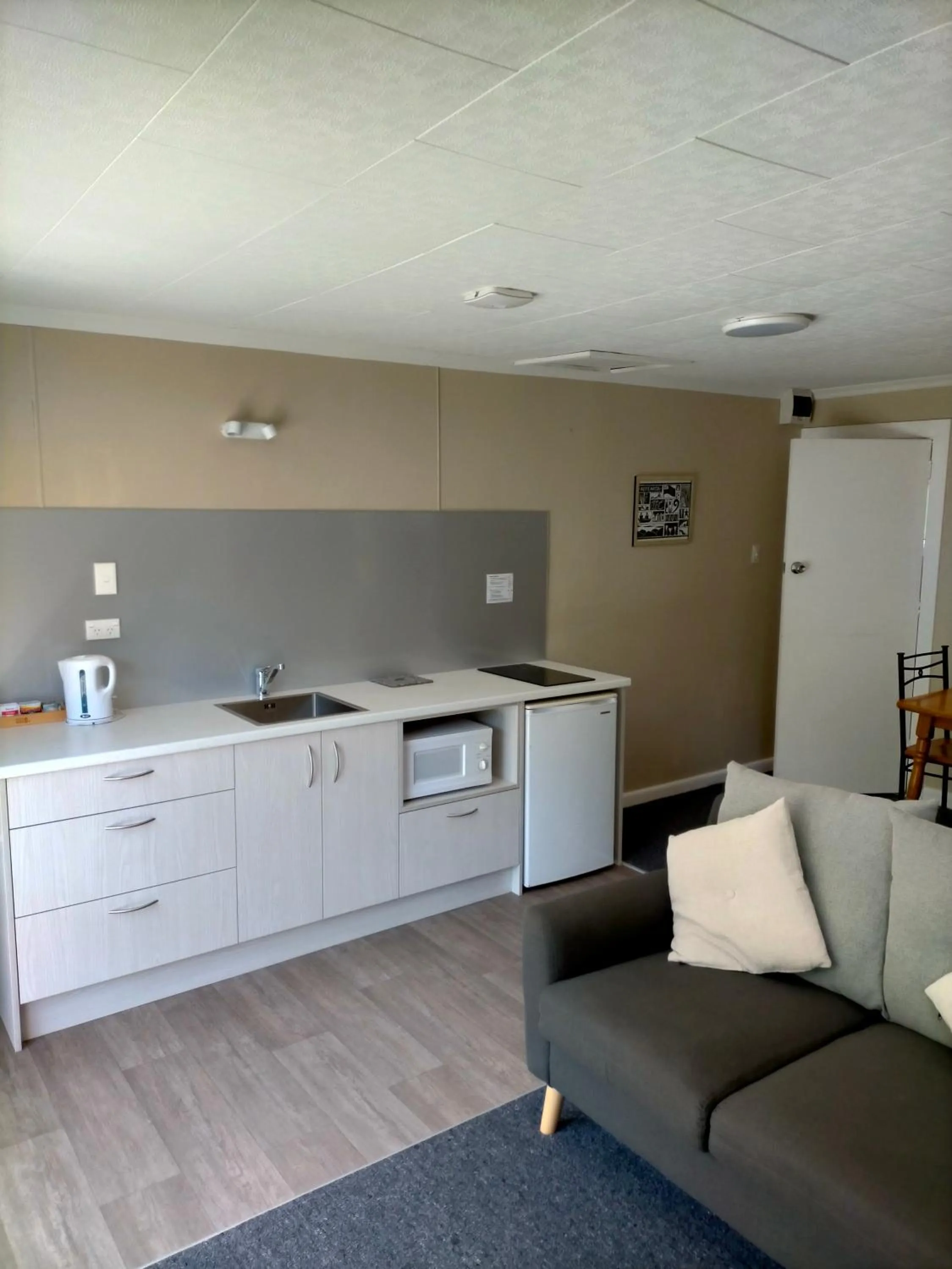 Kitchen or kitchenette in Arthur's Pass Alpine Motel