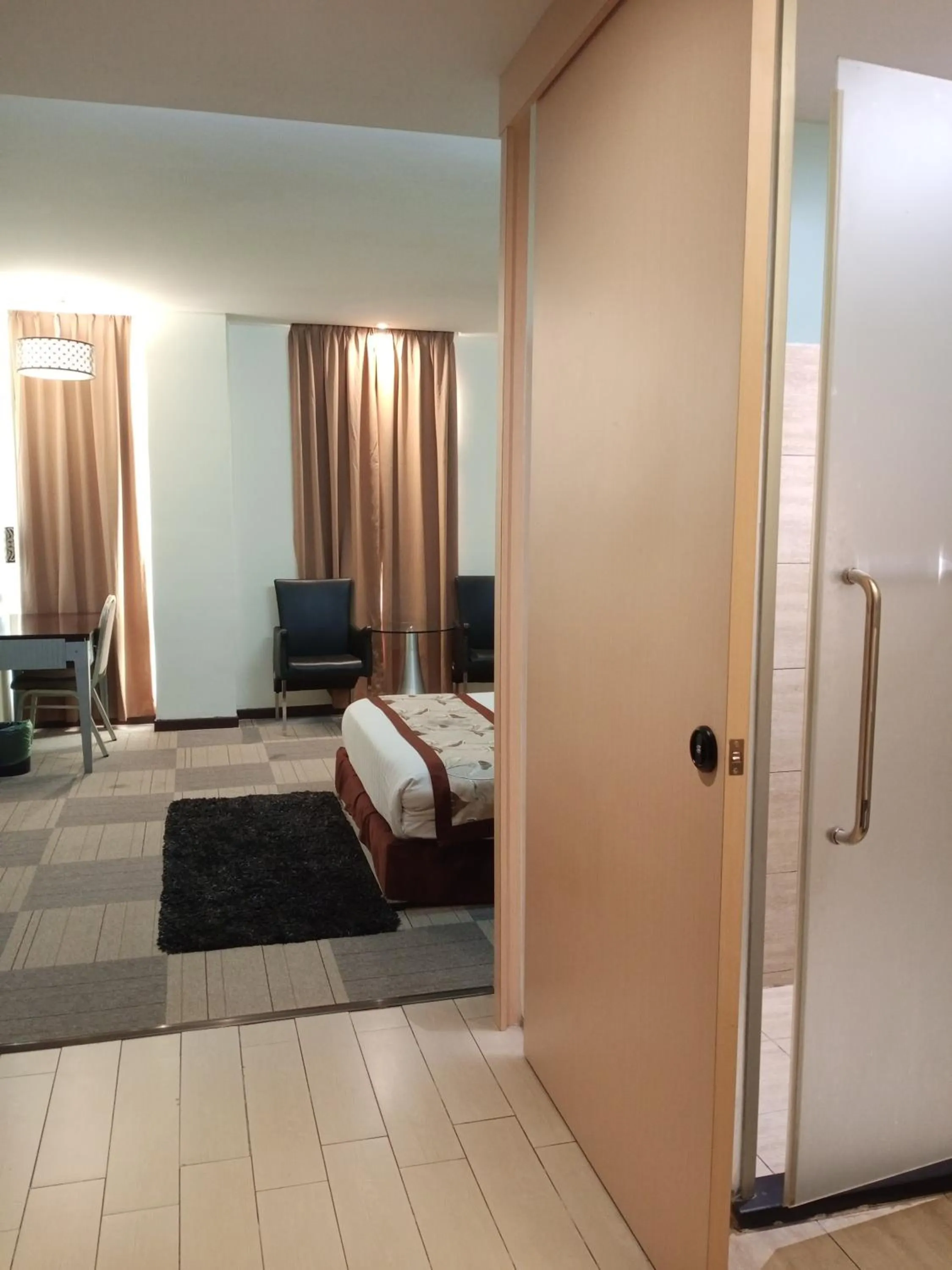 Photo of the whole room, Bed in Shervinton Executive Boutique Hotel