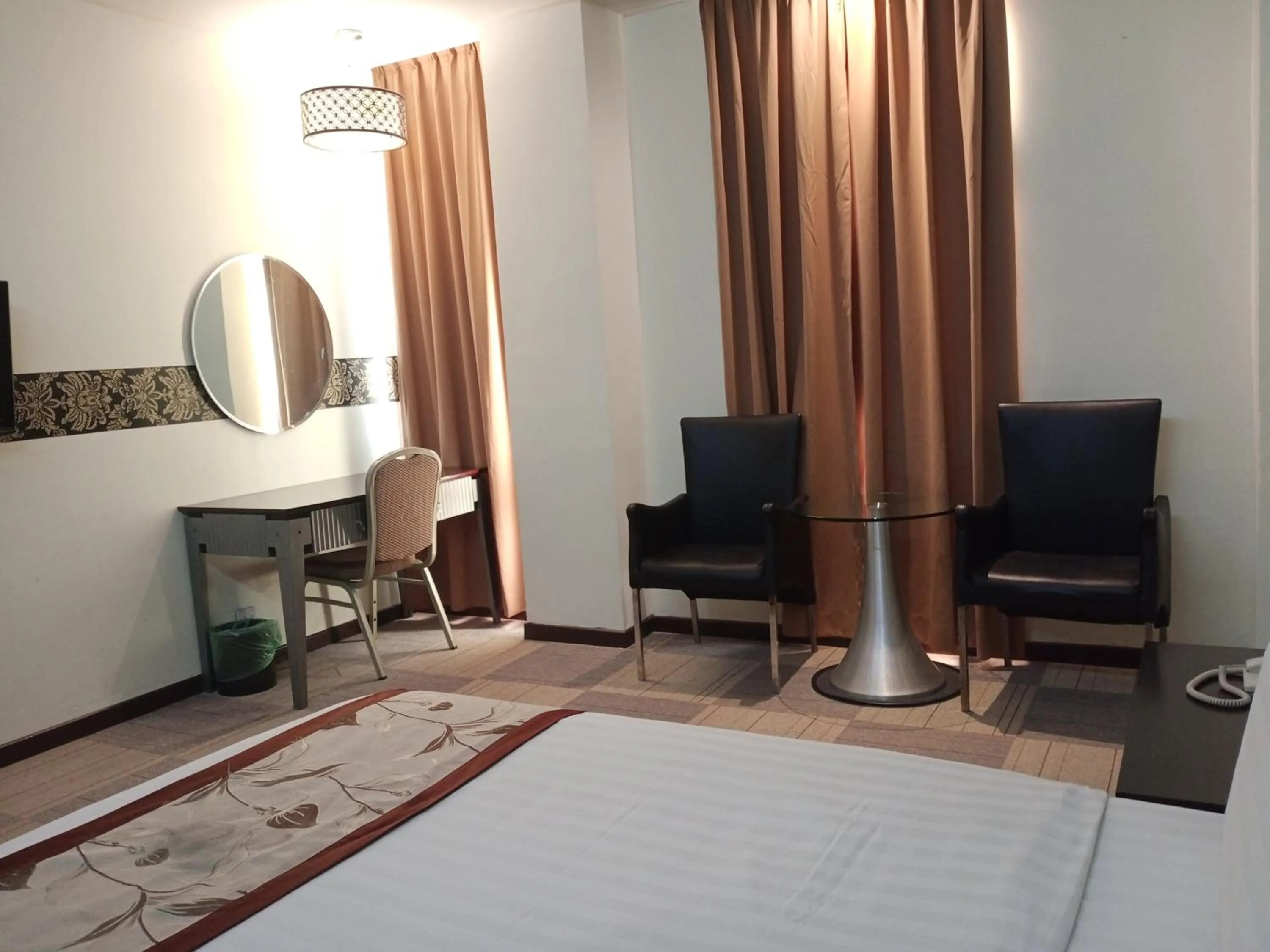 Seating area, Bed in Shervinton Executive Boutique Hotel