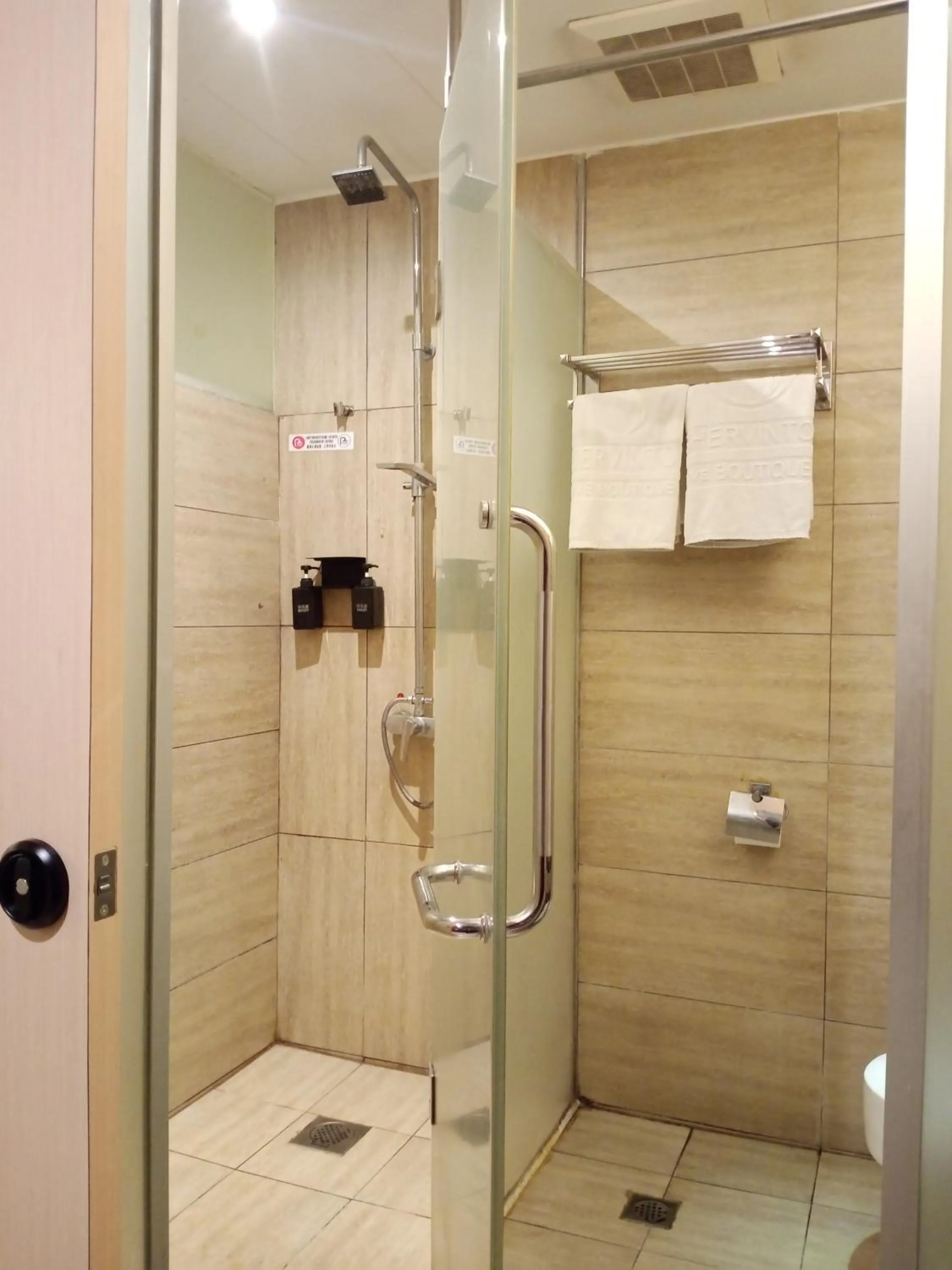 Bathroom in Shervinton Executive Boutique Hotel