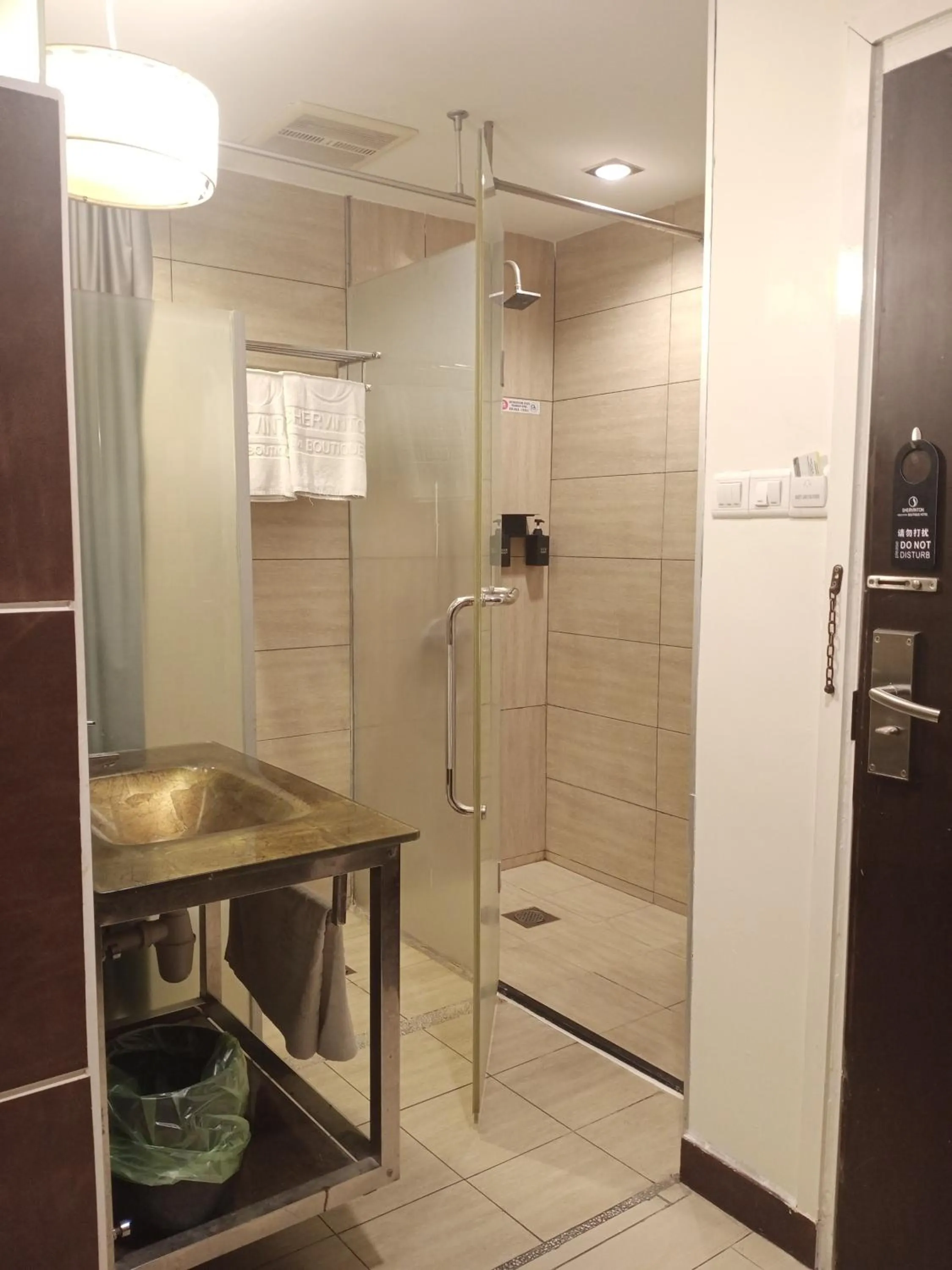 Bathroom in Shervinton Executive Boutique Hotel