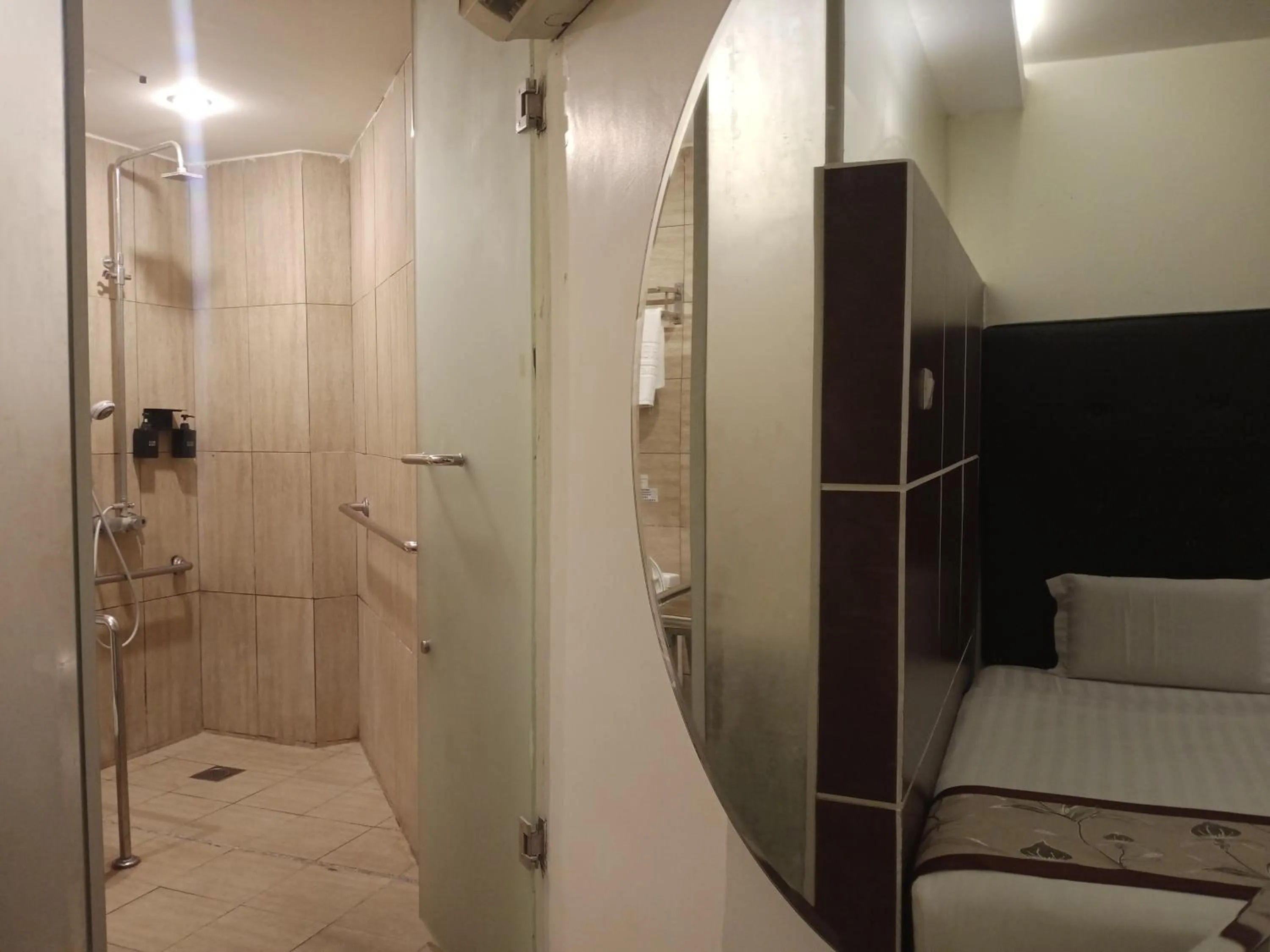 Bathroom in Shervinton Executive Boutique Hotel