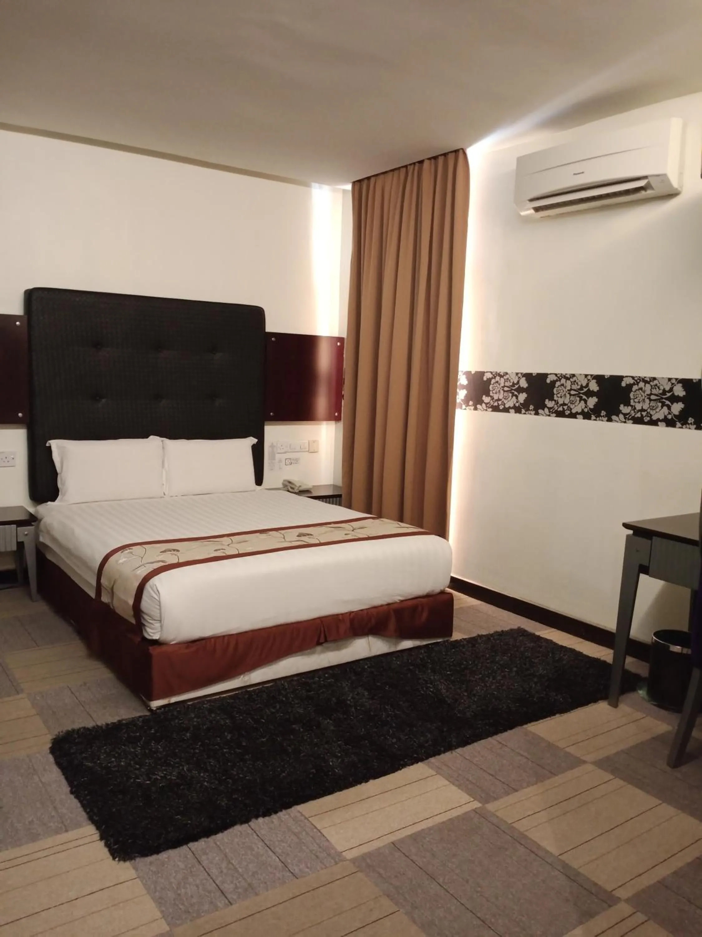 Bedroom, Bed in Shervinton Executive Boutique Hotel