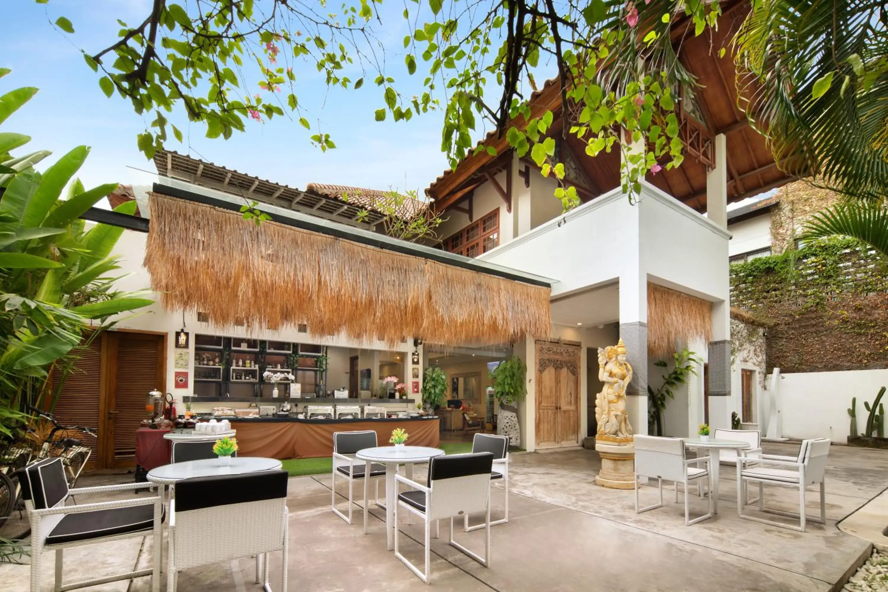 Restaurant/places to eat in 18 Suite Villa Loft at Kuta Restaurant/places to eat in 18 Suite Villa Loft at Kuta