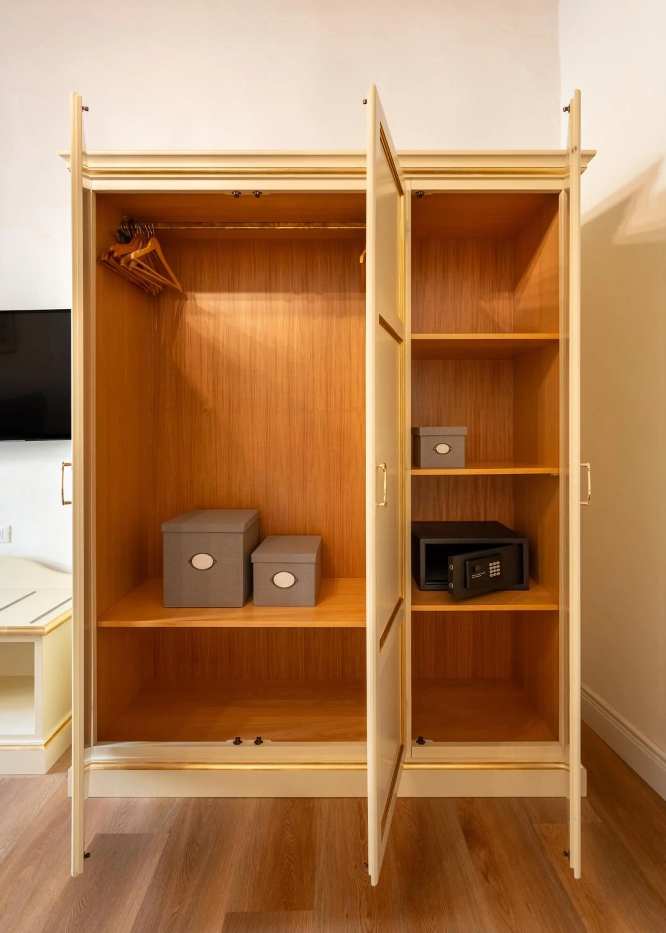 TV and multimedia in Palazzo D'Ambra Residenza d'Epoca