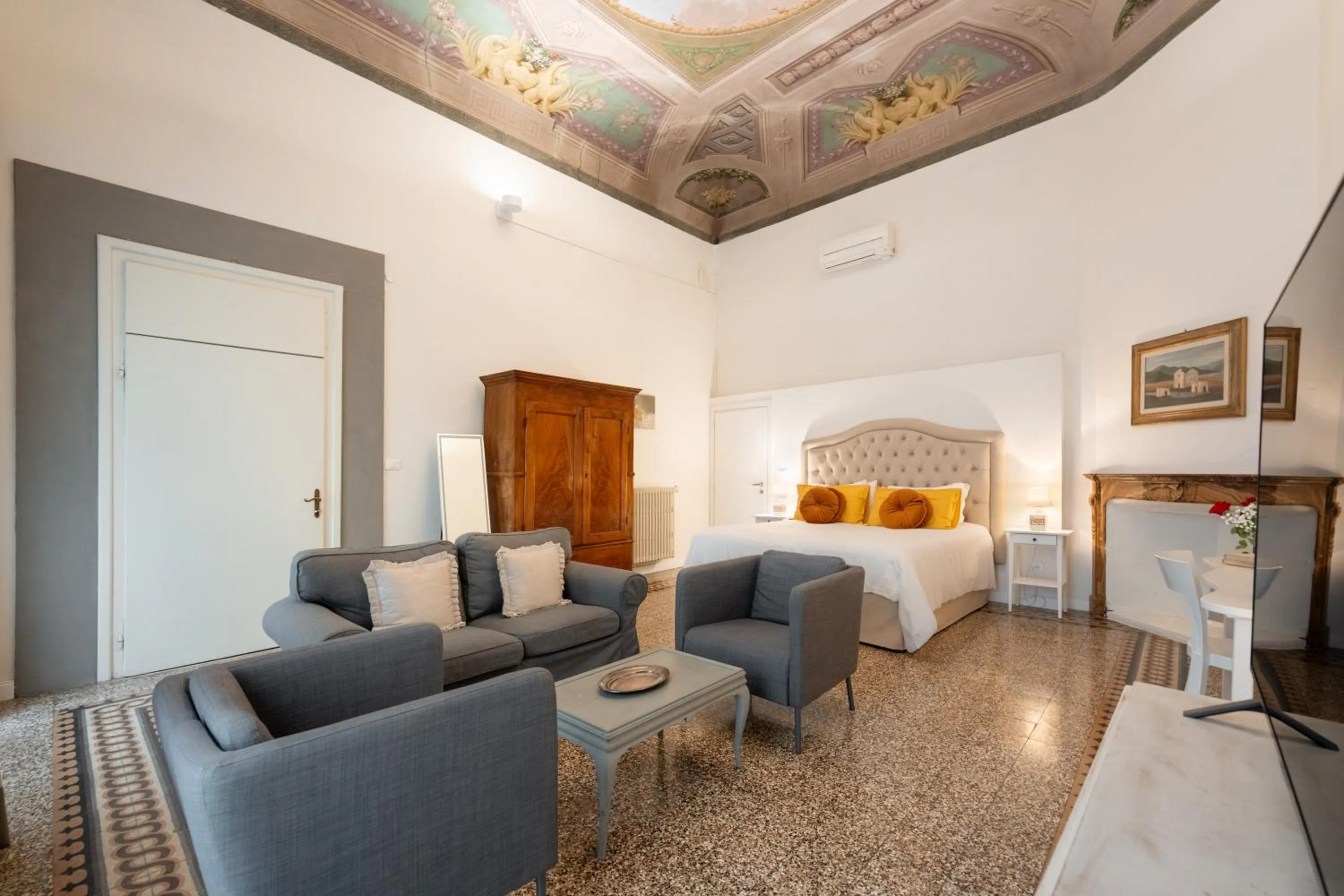 Bed in Palazzo D'Ambra Residenza d'Epoca