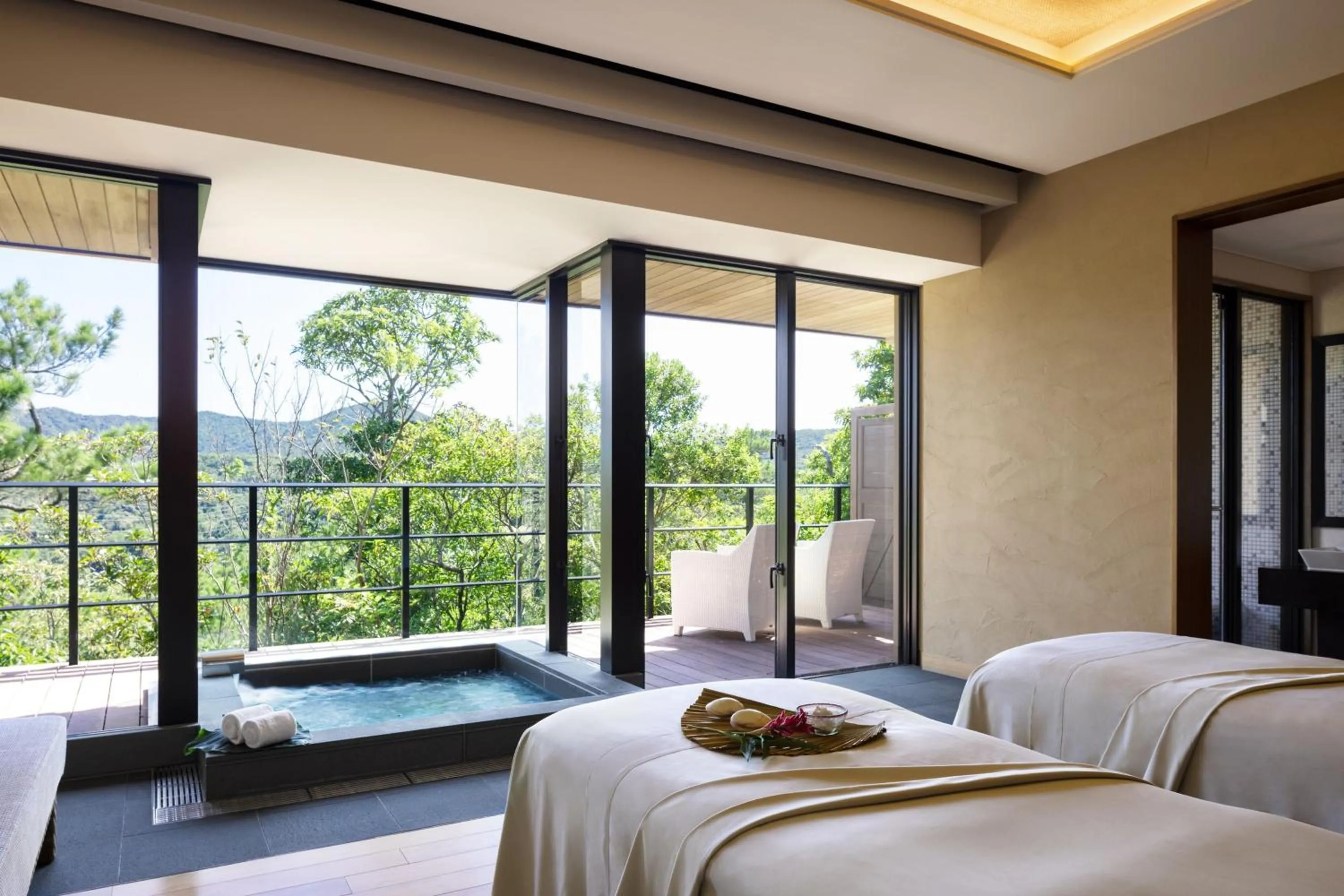 Spa and wellness centre/facilities, Bed in The Ritz-Carlton Okinawa