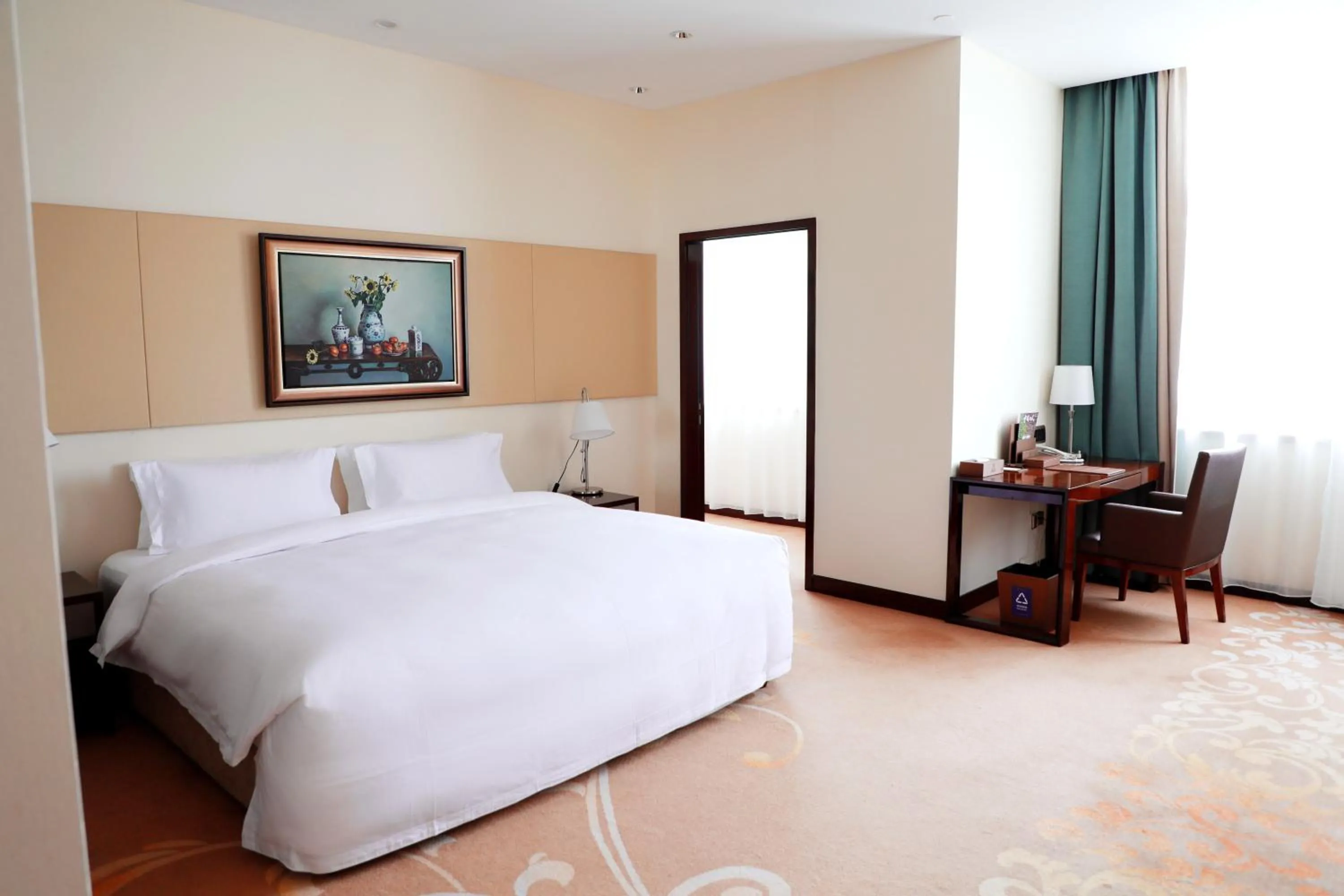 Photo of the whole room, Bed in Ritan Hotel Downtown Beijing