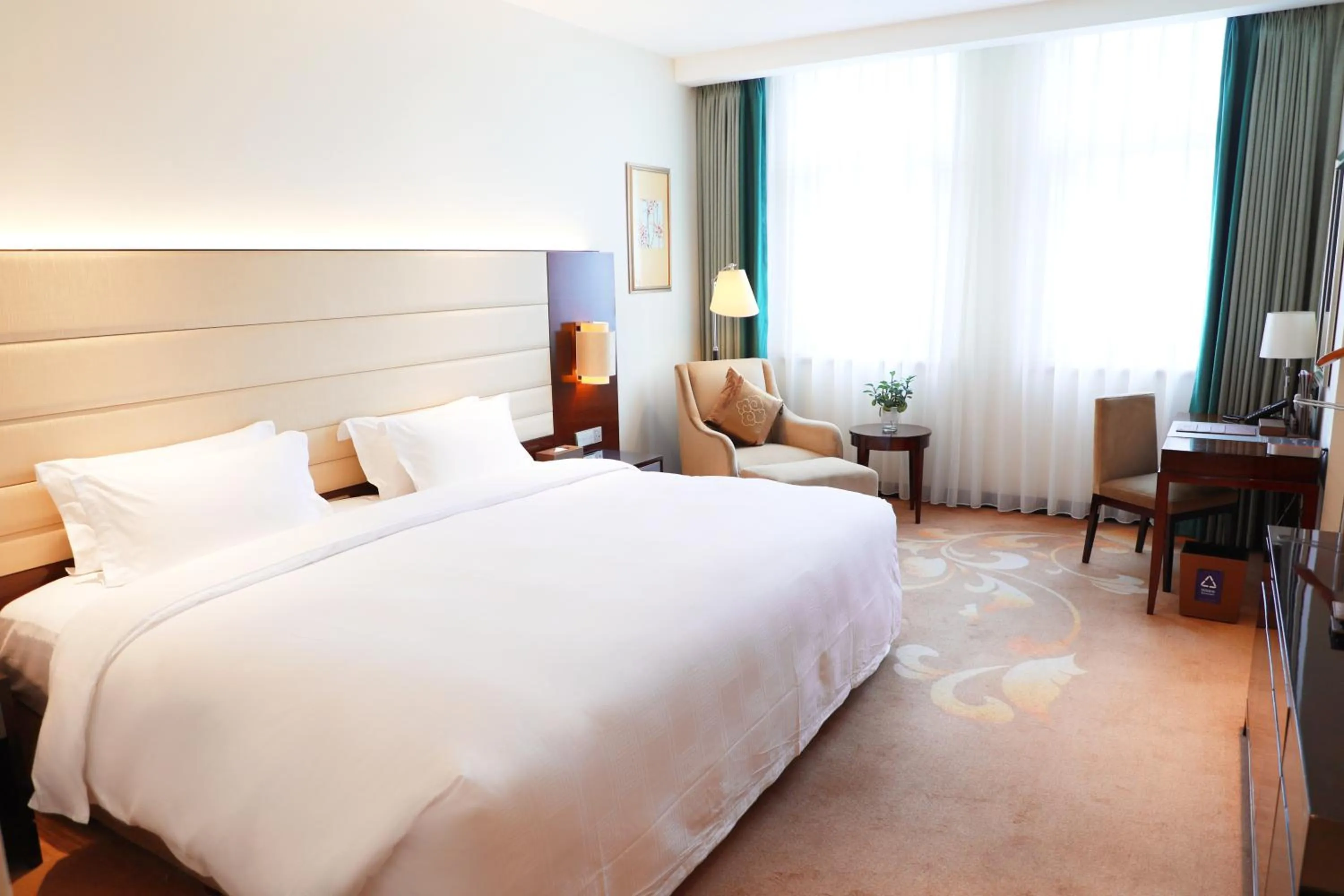 Bed in Ritan Hotel Downtown Beijing