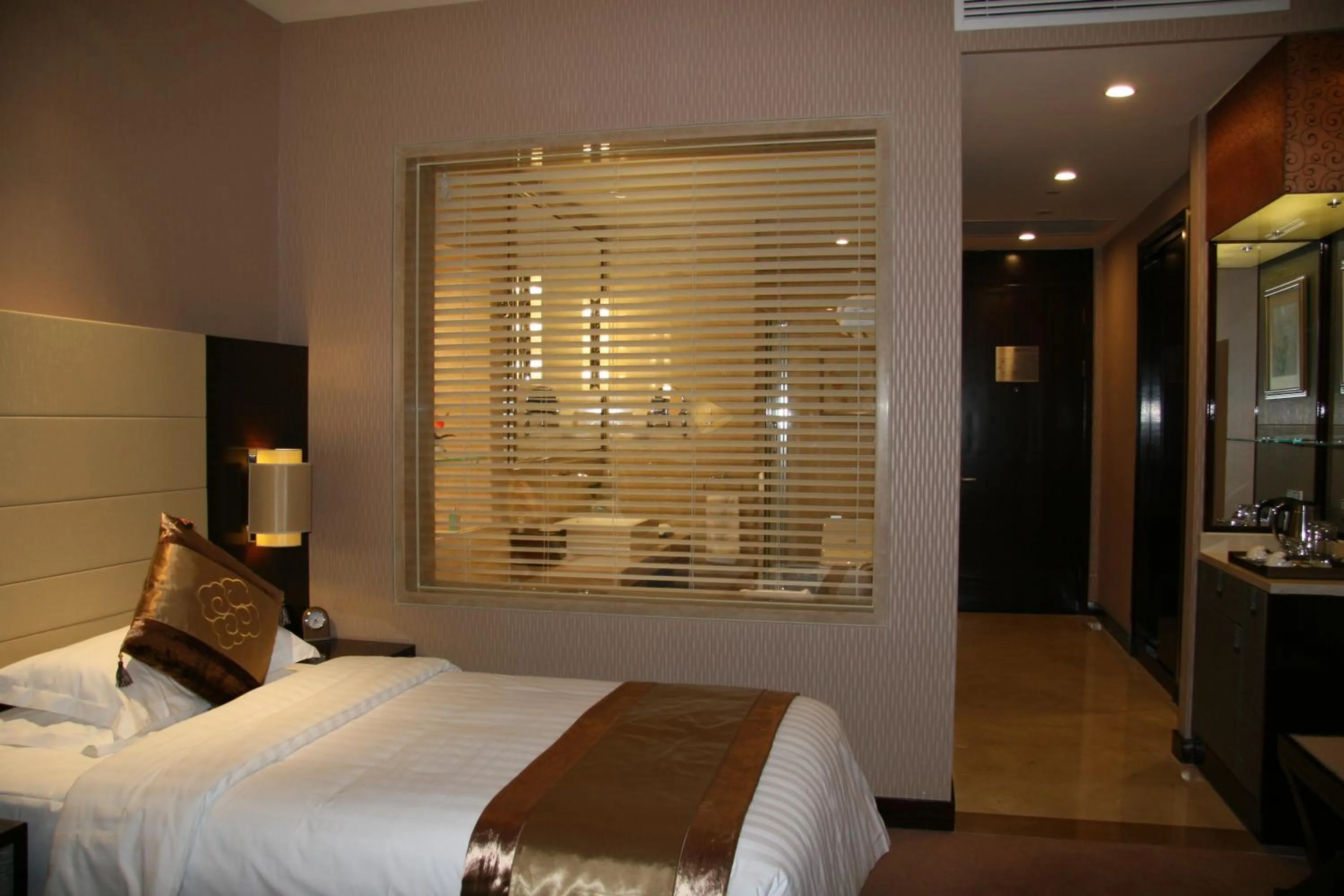 Photo of the whole room, Bed in Ritan Hotel Downtown Beijing