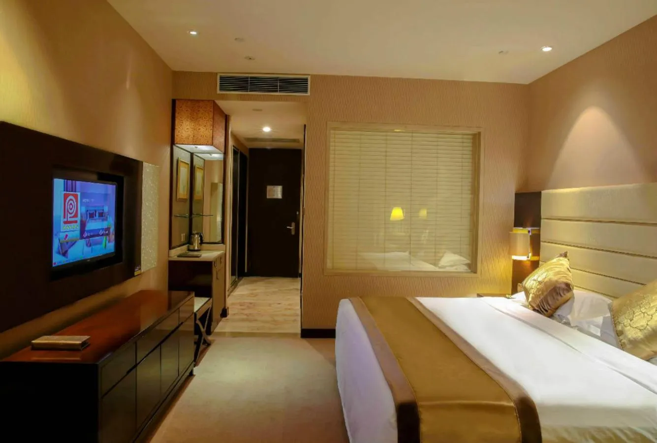 Bed in Ritan Hotel Downtown Beijing