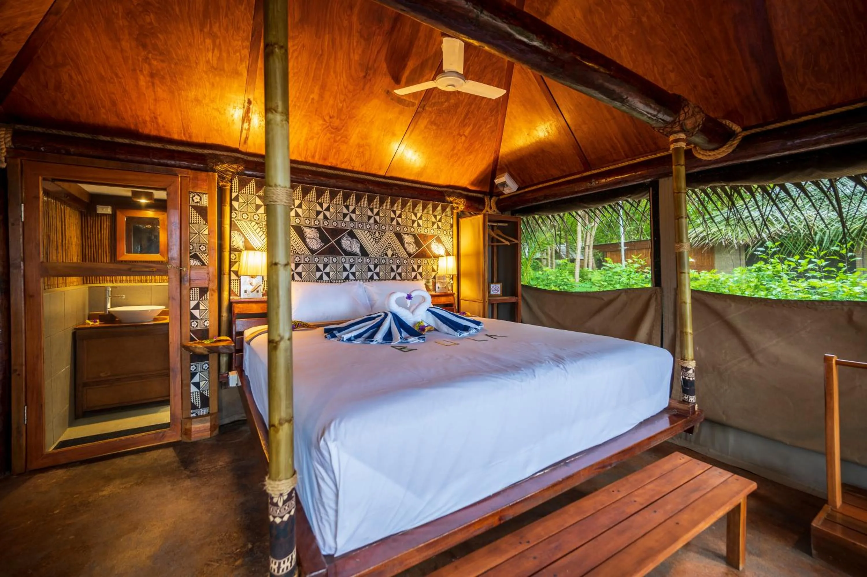 Bed in Barefoot Manta Island Resort