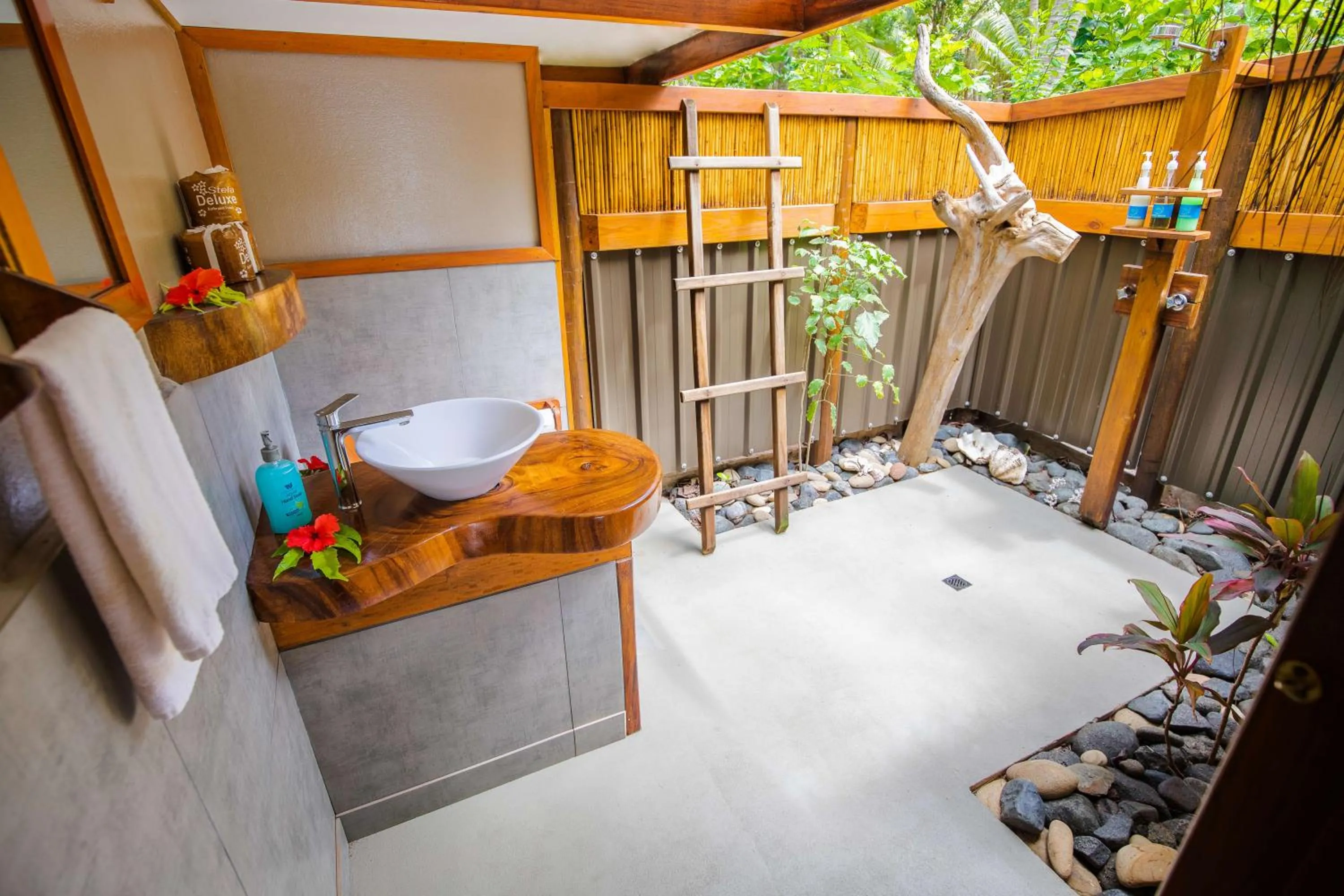 Barefoot Manta Island Resort