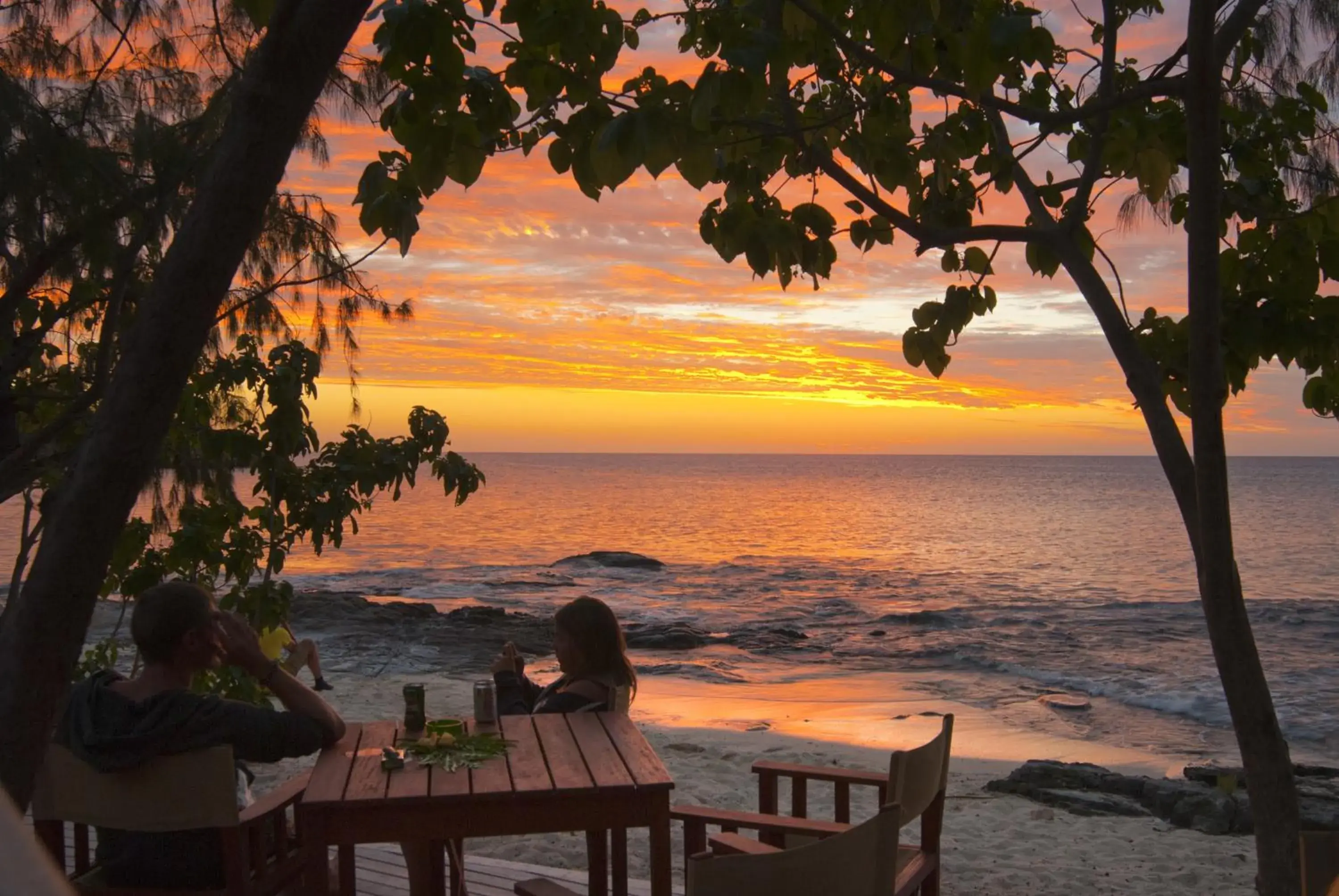 Restaurant/places to eat in Barefoot Manta Island Resort Restaurant/places to eat in Barefoot Manta Island Resort