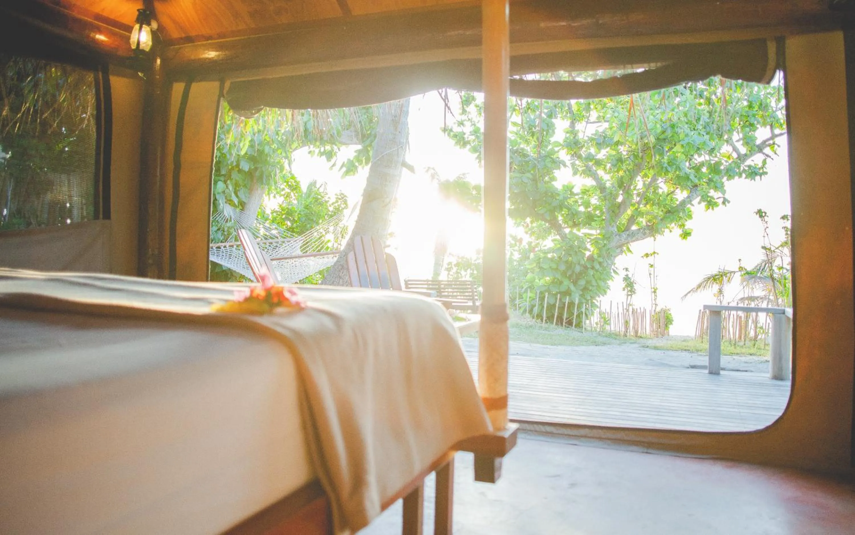 Photo of the whole room, Bed in Barefoot Manta Island Resort
