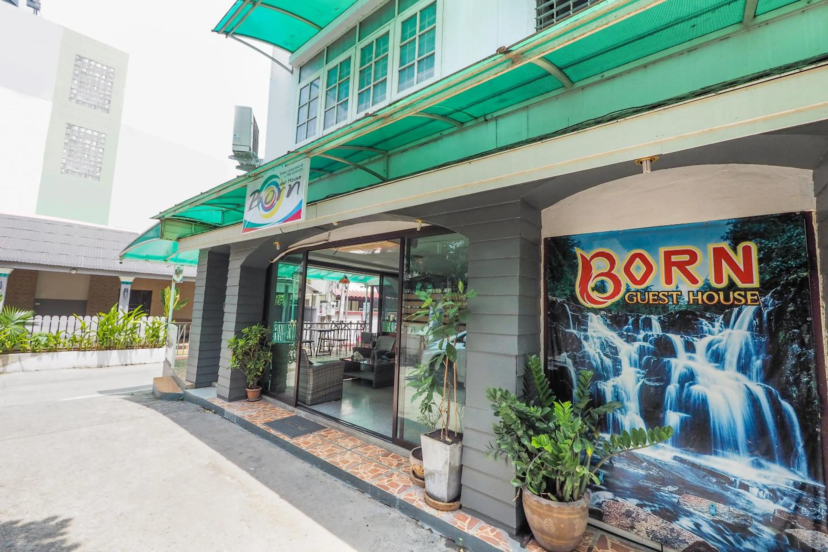 Facade/entrance in Born Guest House