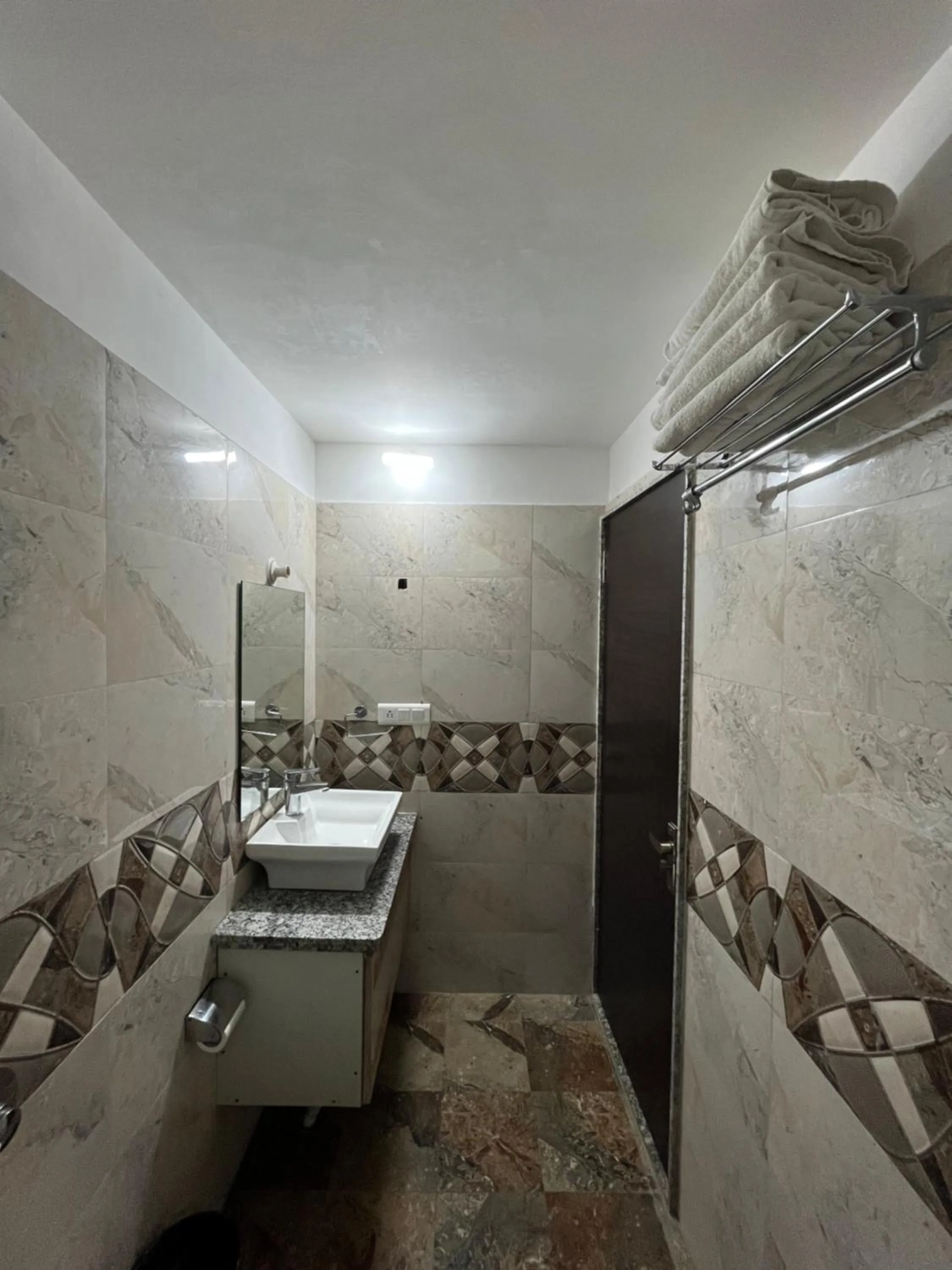 Shower in Hotel Shri Radha Nikunj - Opposite Prem Mandir