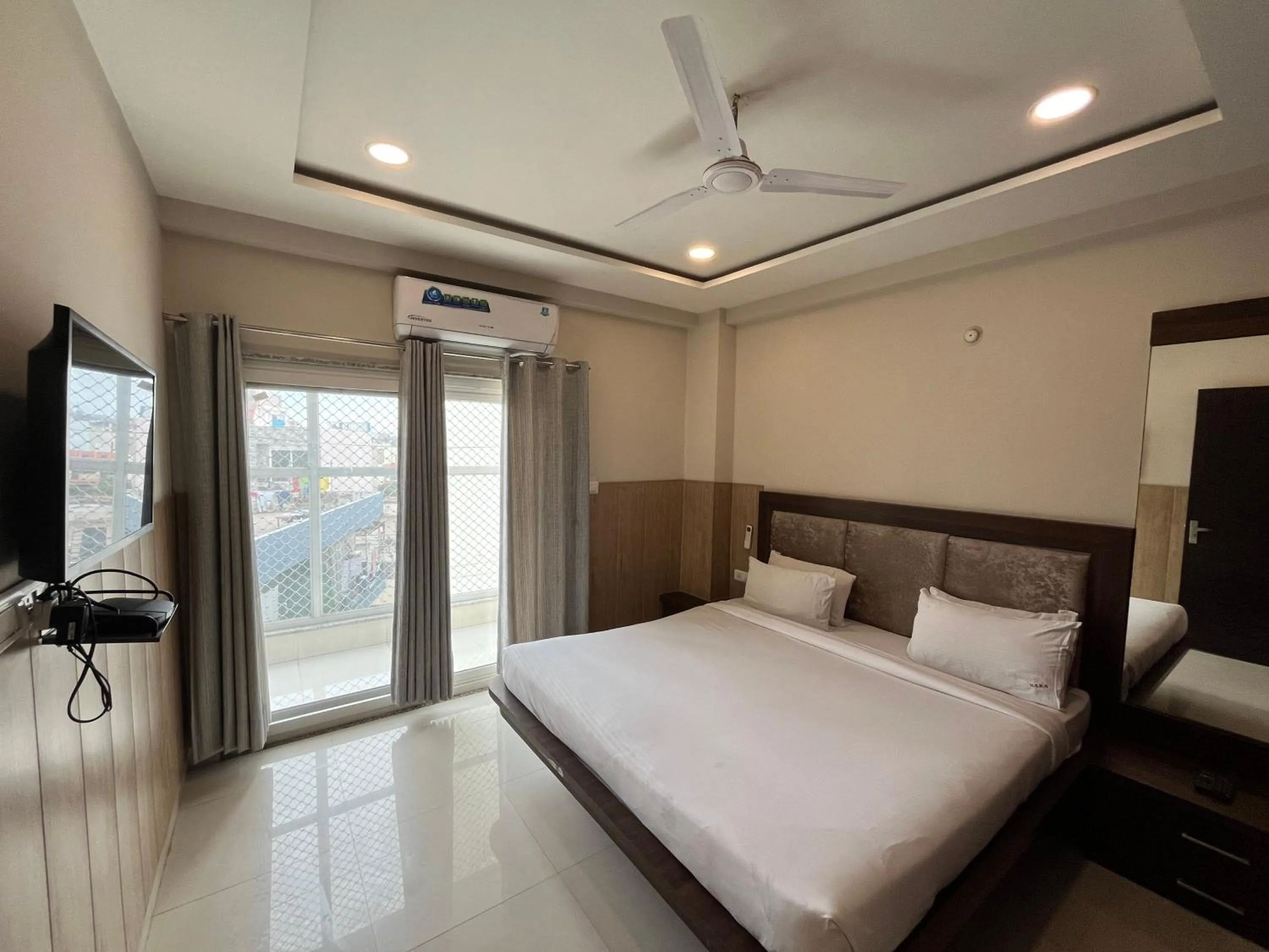 Bed in Hotel Shri Radha Nikunj - Opposite Prem Mandir