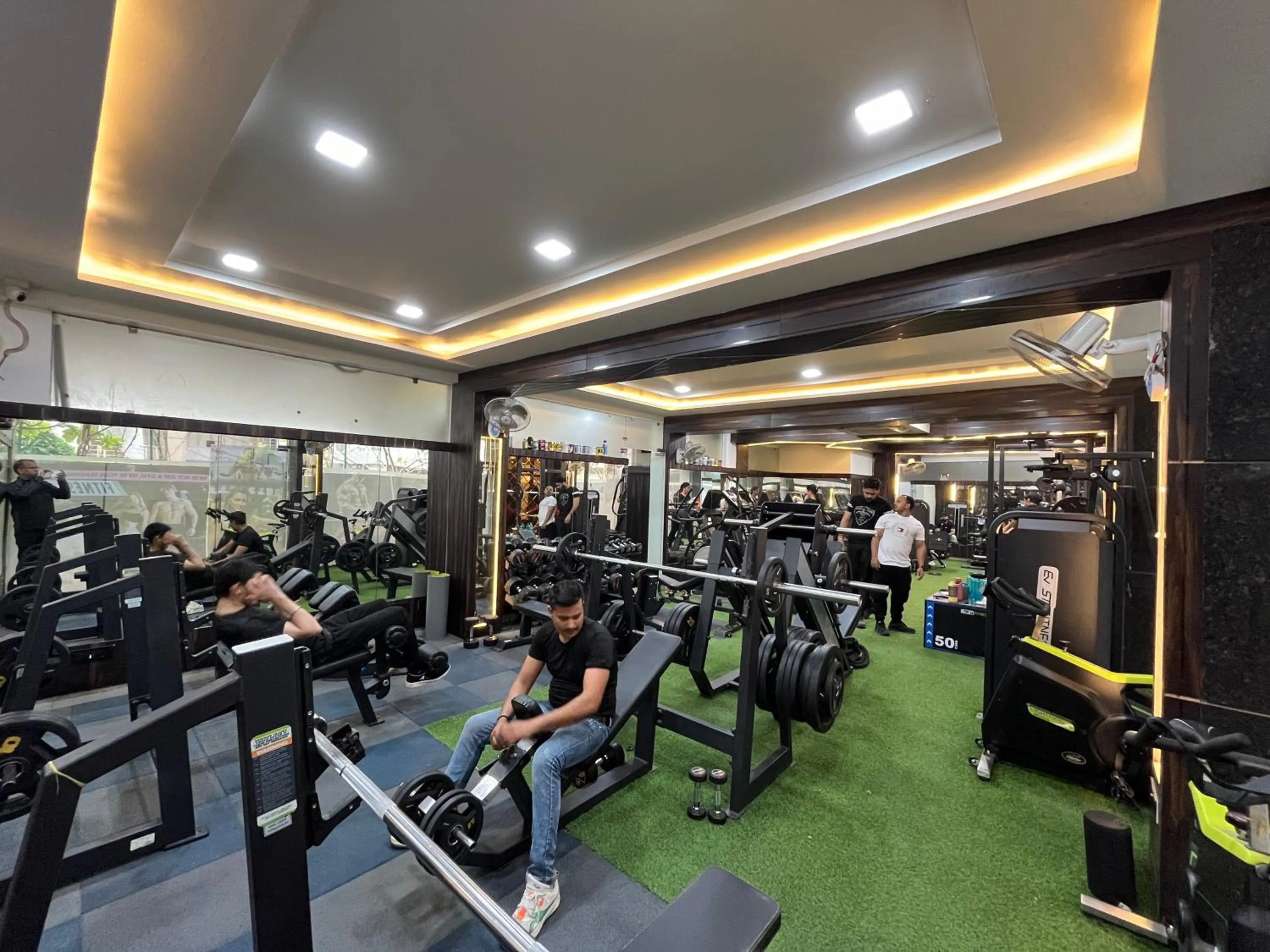 Hotel Shri Radha Nikunj - Opposite Prem Mandir