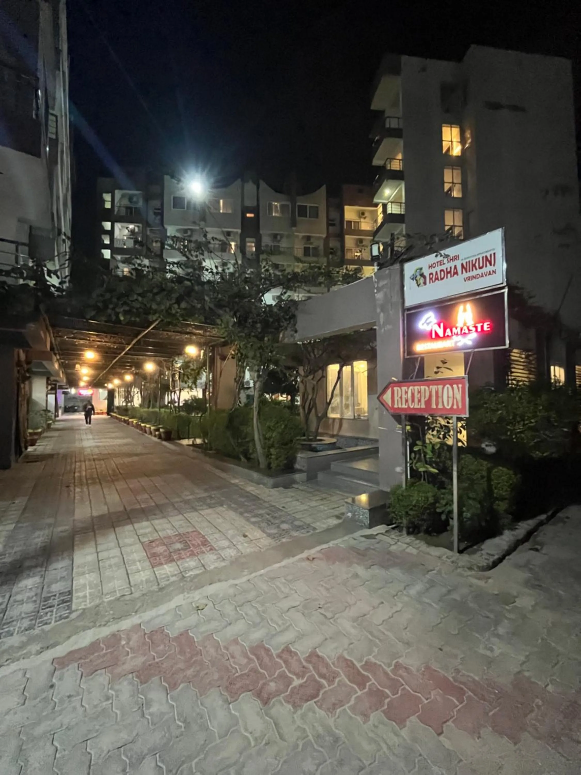 Hotel Shri Radha Nikunj - Opposite Prem Mandir