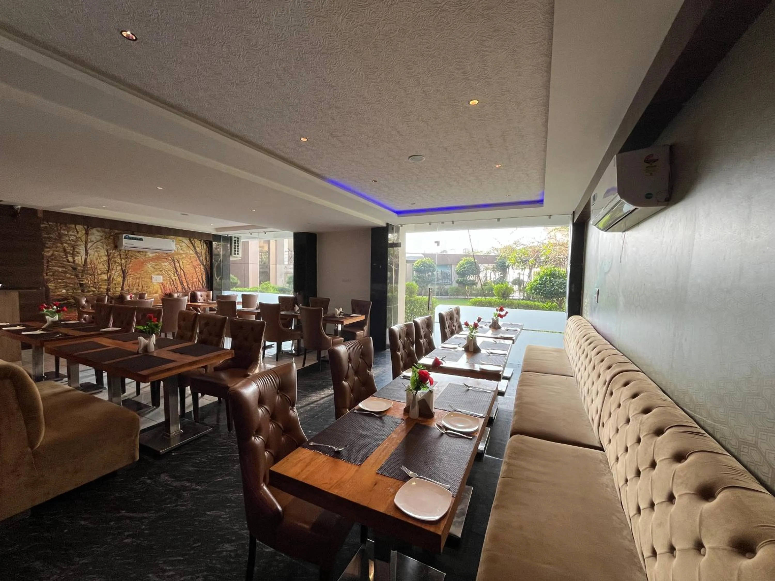 Restaurant/places to eat in Hotel Shri Radha Nikunj - Opposite Prem Mandir