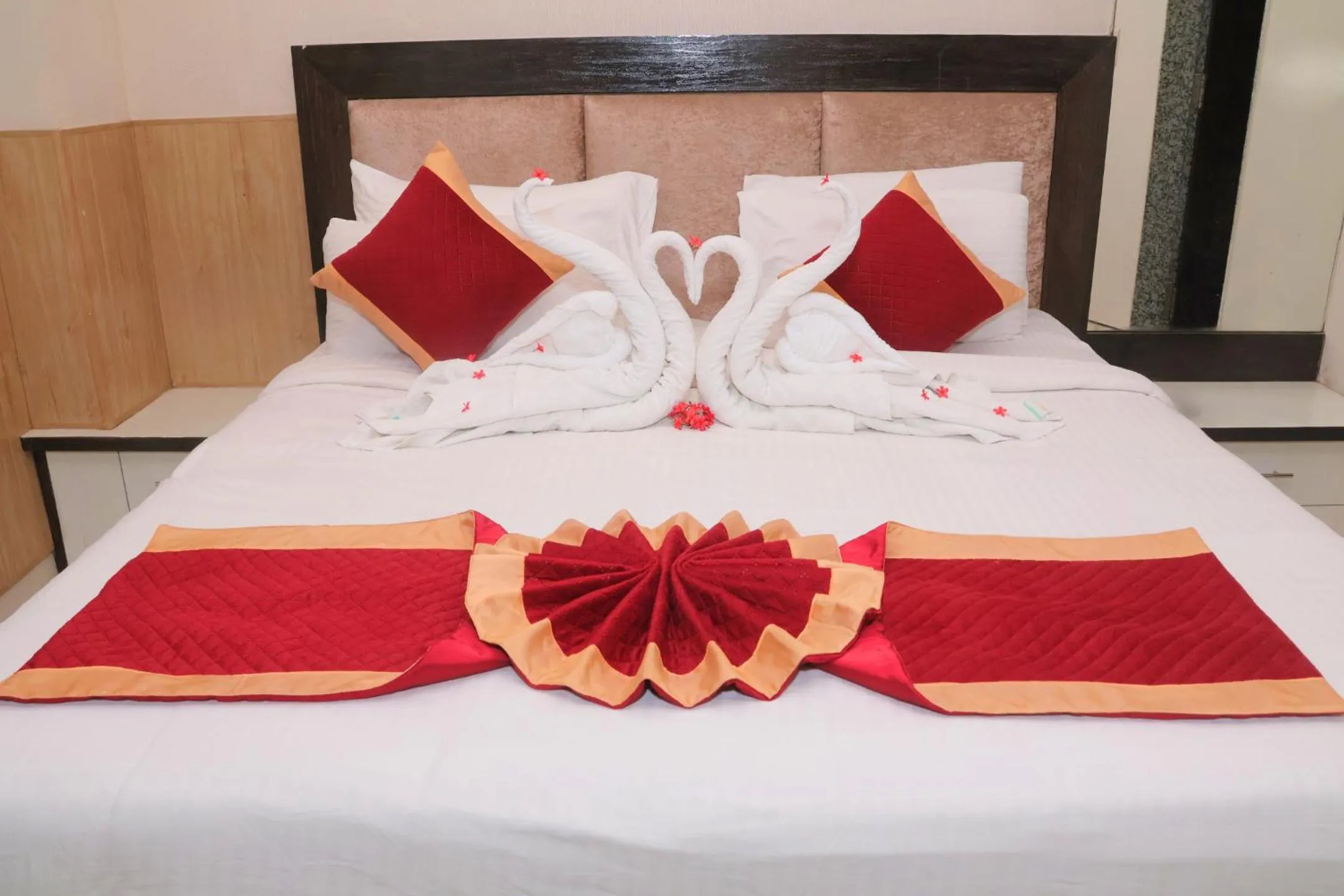 Bed in Hotel Shri Radha Nikunj - Opposite Prem Mandir