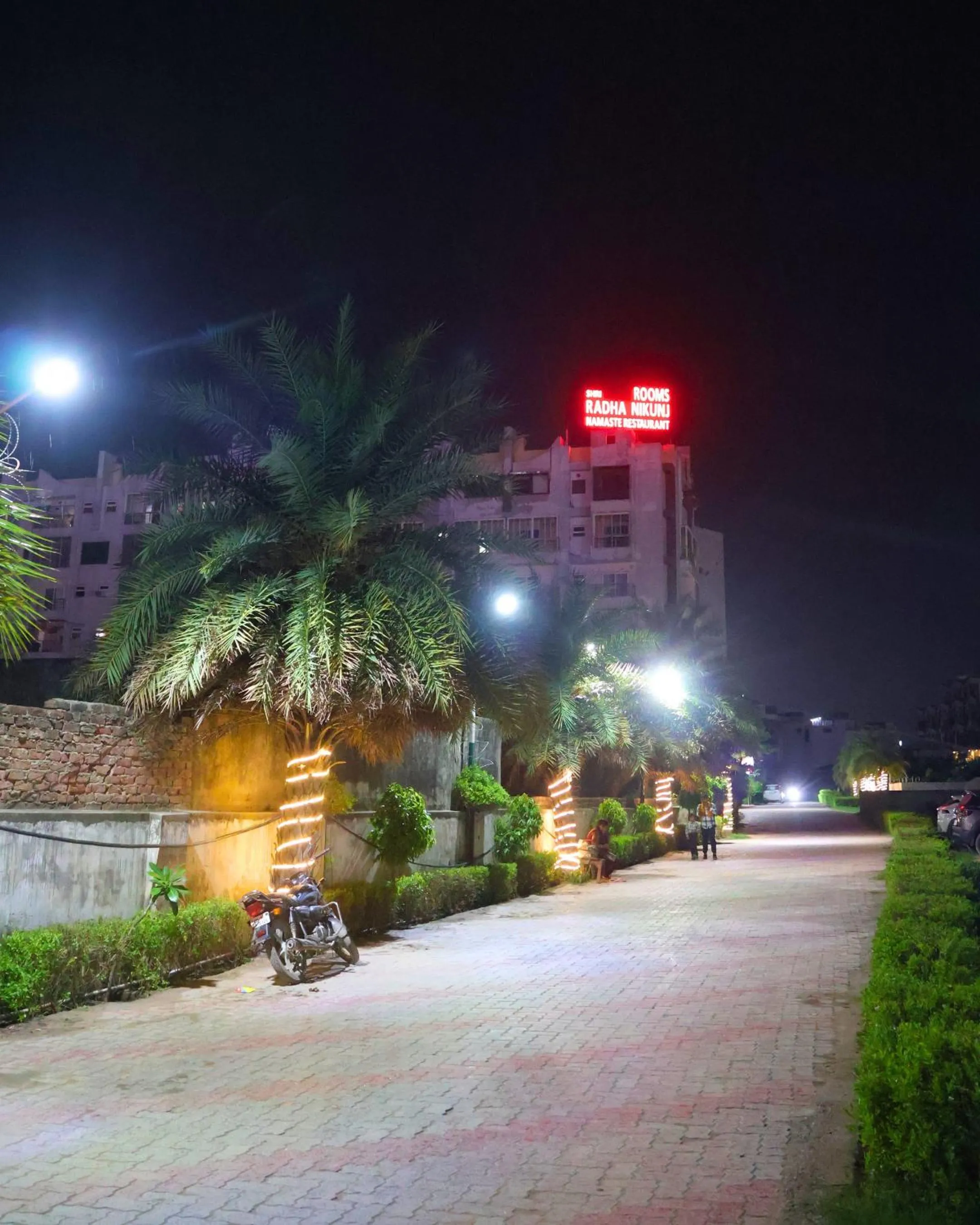 Hotel Shri Radha Nikunj - Opposite Prem Mandir